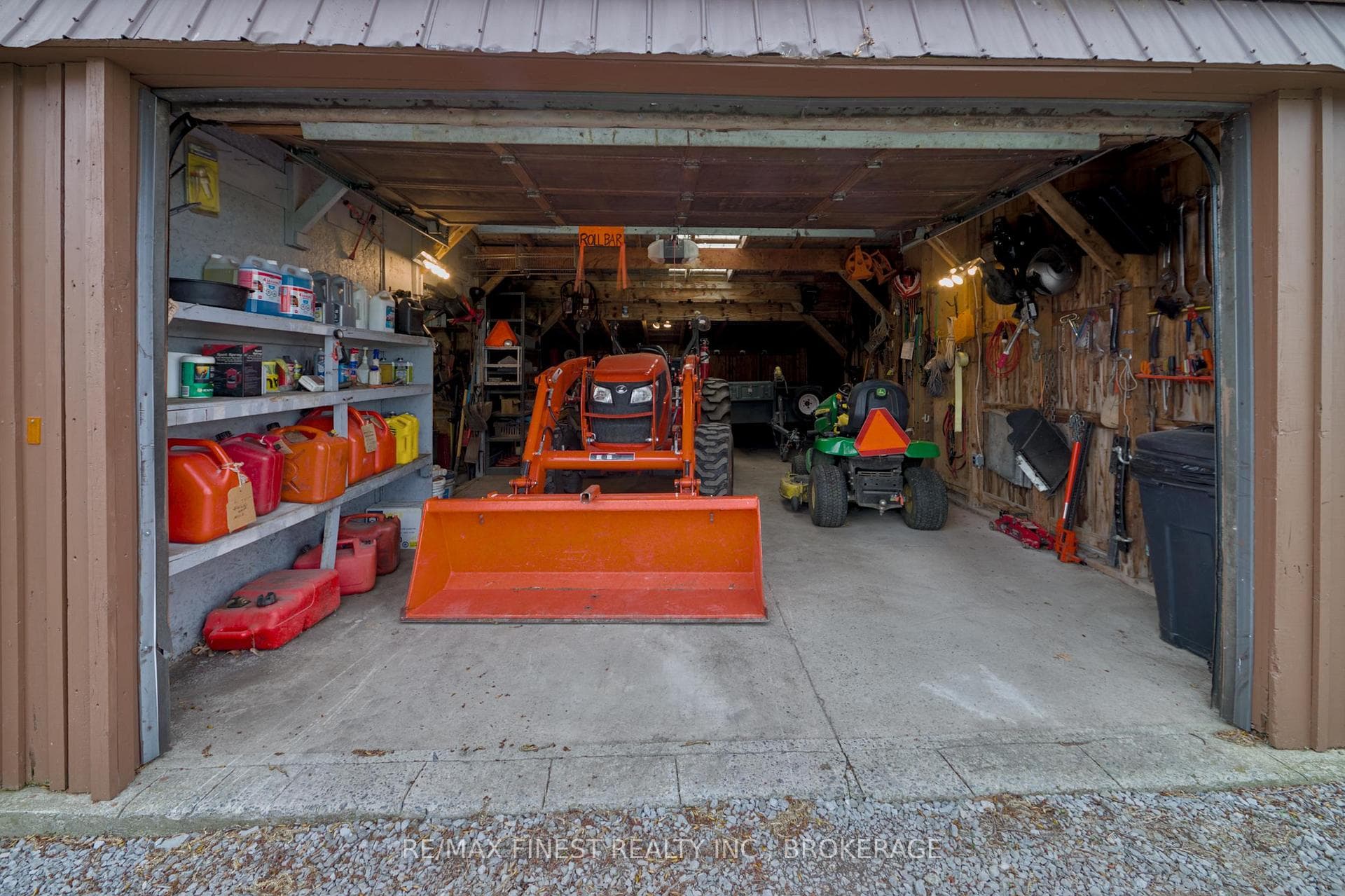 Detached garage