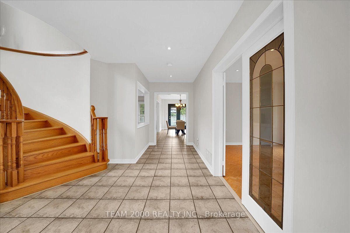 26 Crown Crescent photo 9