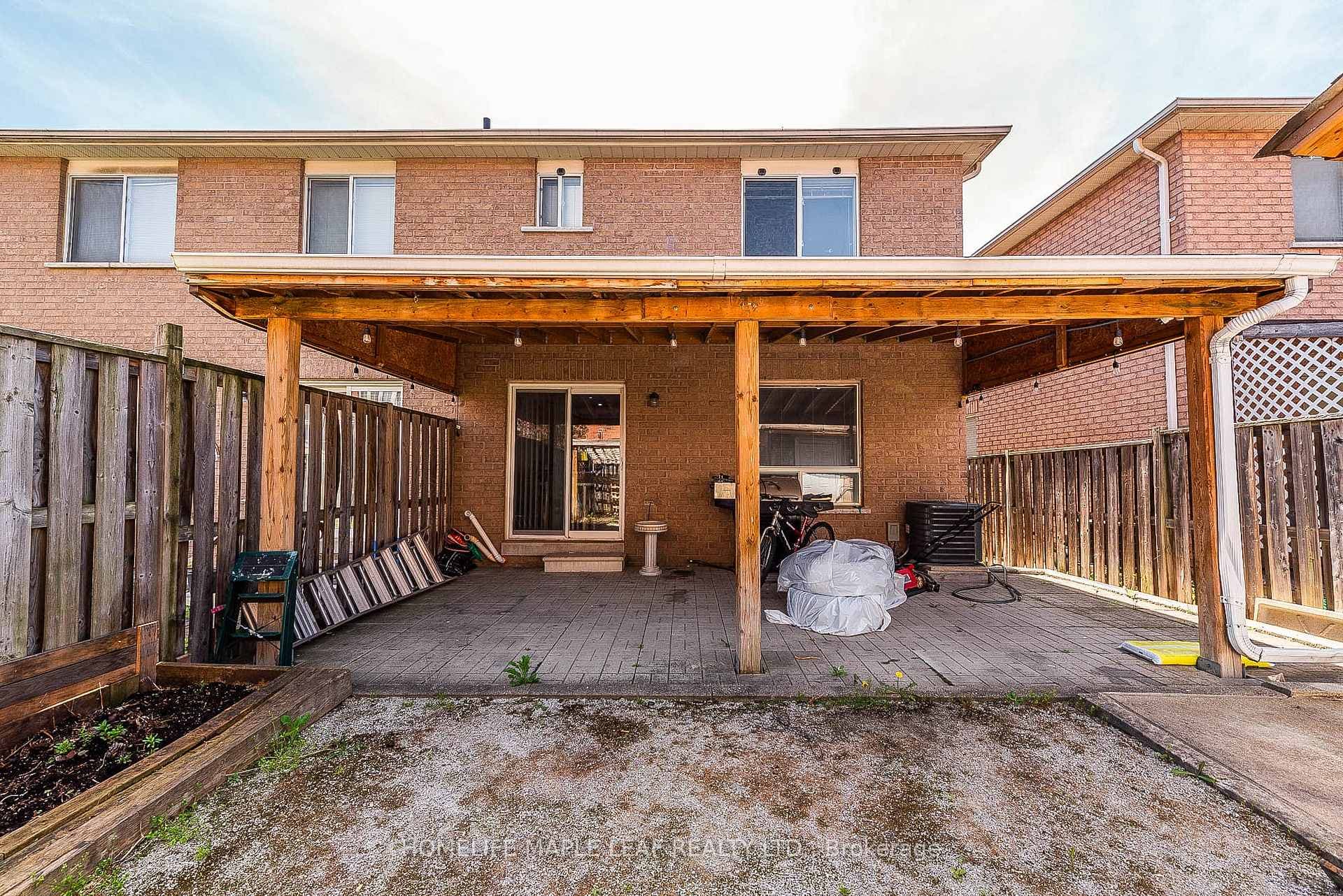 175 Toba Crescent photo 17