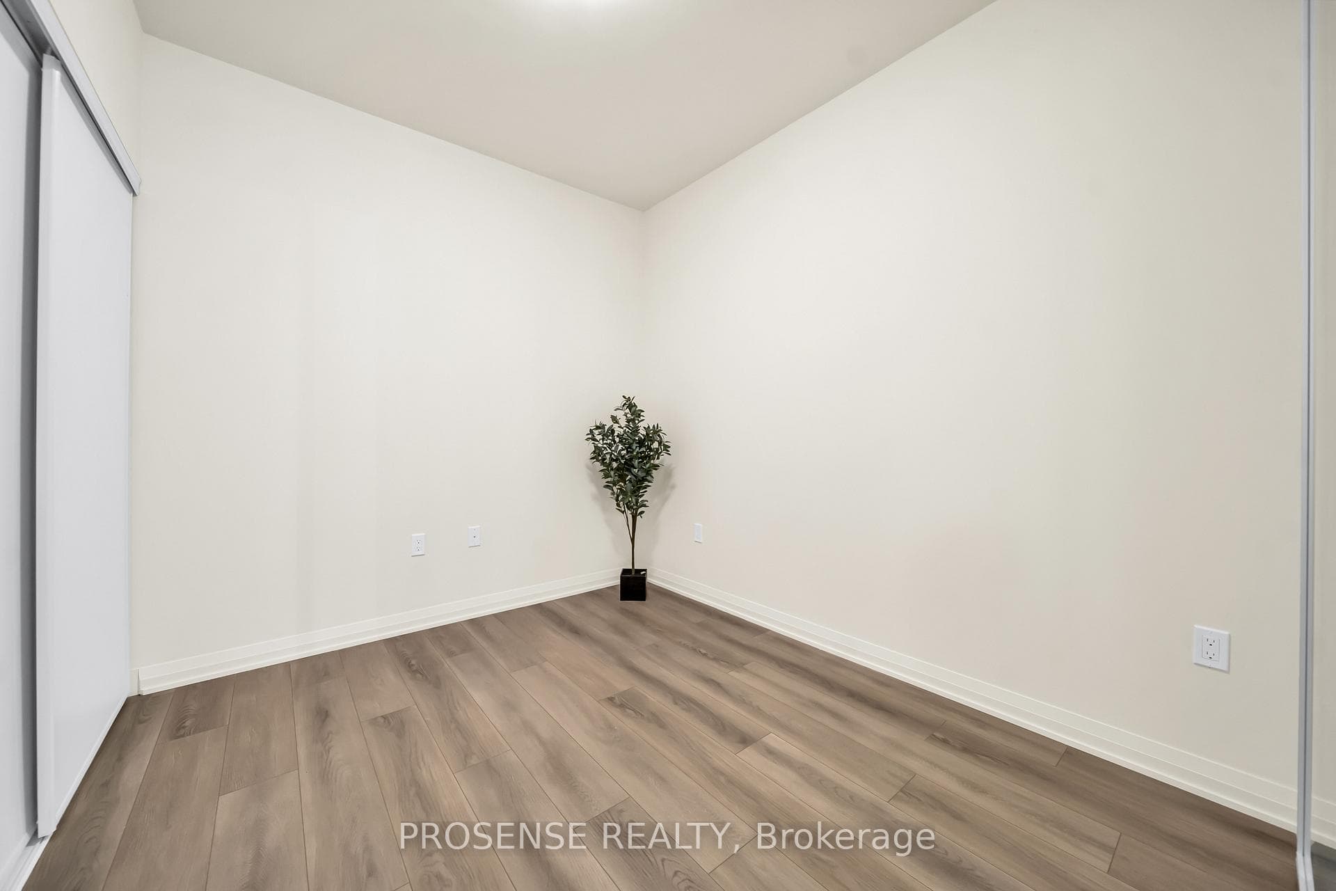 8960 Jane Street Unit 402 photo 22