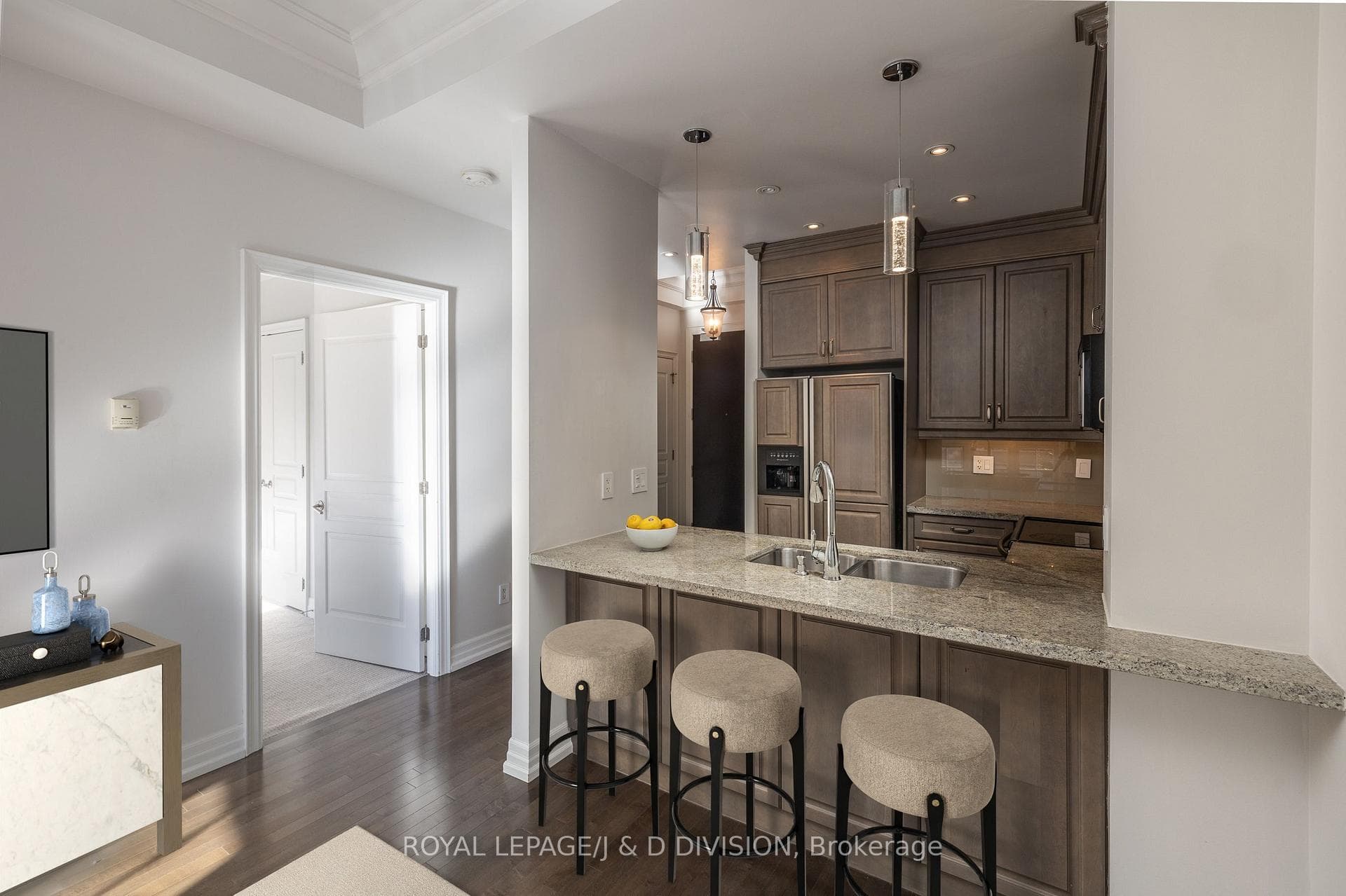 20 Burkebrook Place Unit 426 photo 3