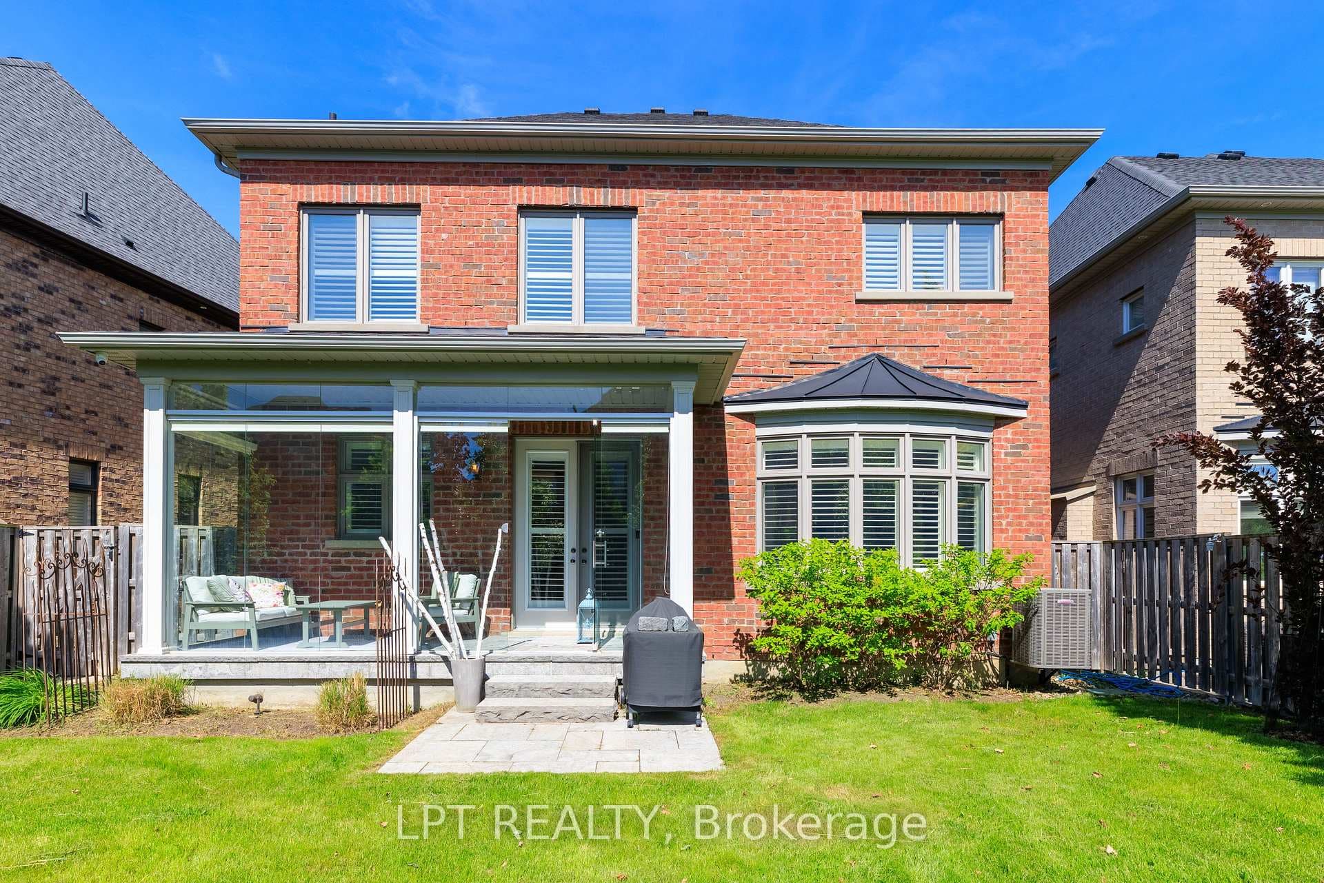 113 Burns Boulevard photo 36