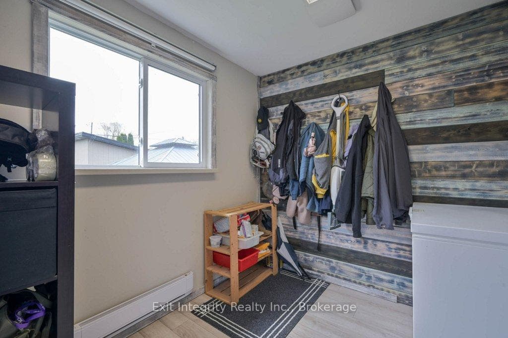 98 Morton Avenue photo 17