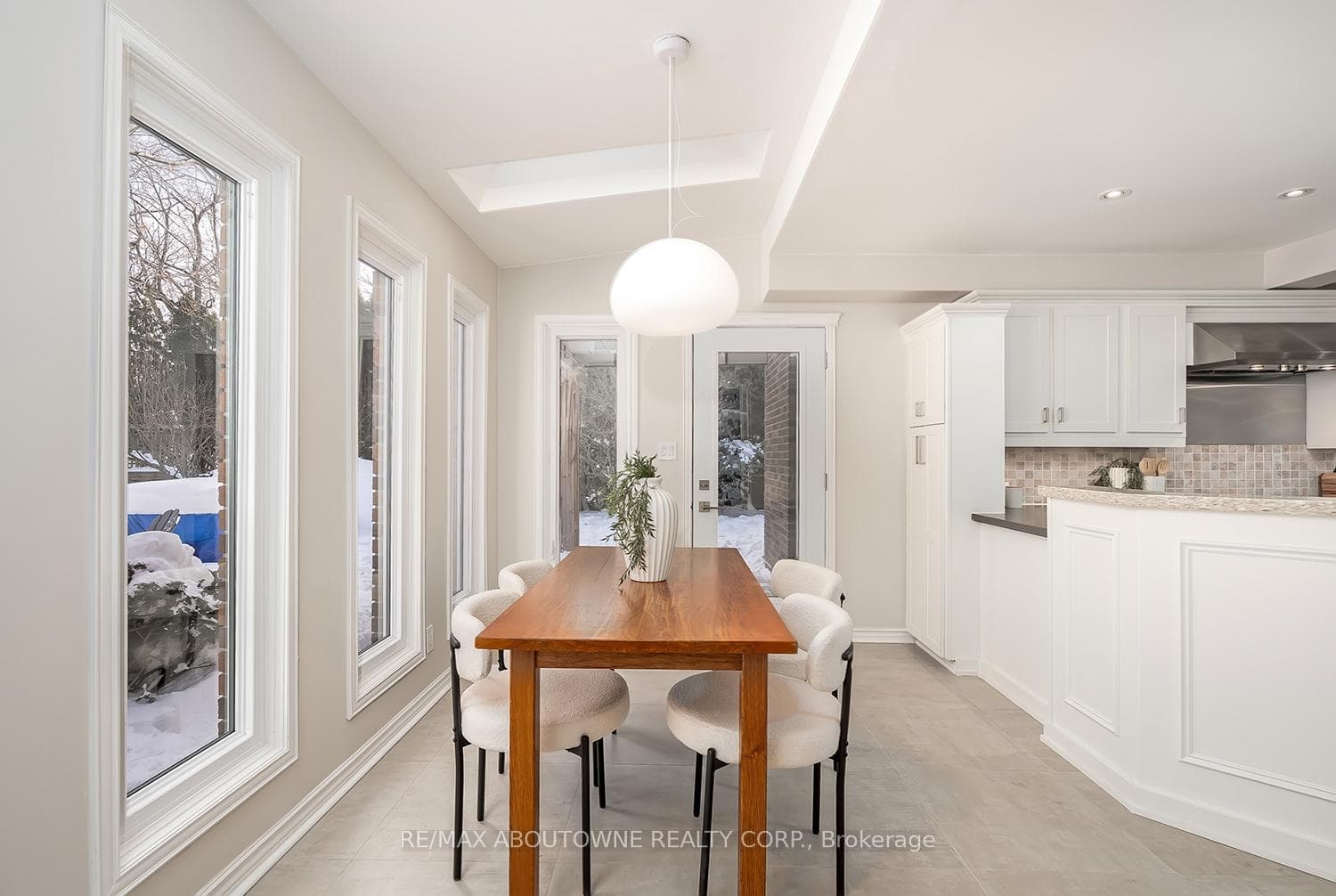 4226 Dunvegan Road photo 36