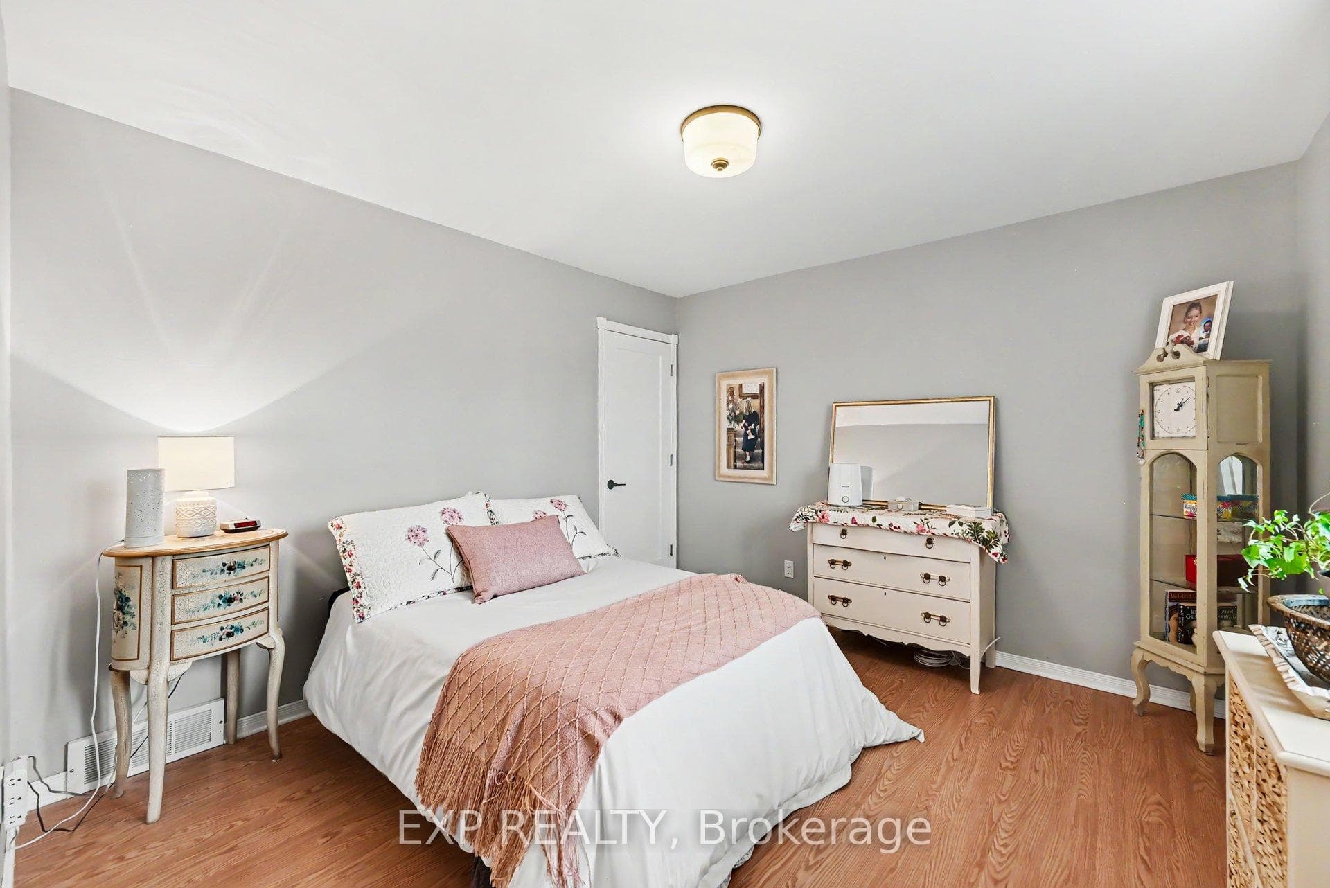 41 Loyalist Crescent photo 22
