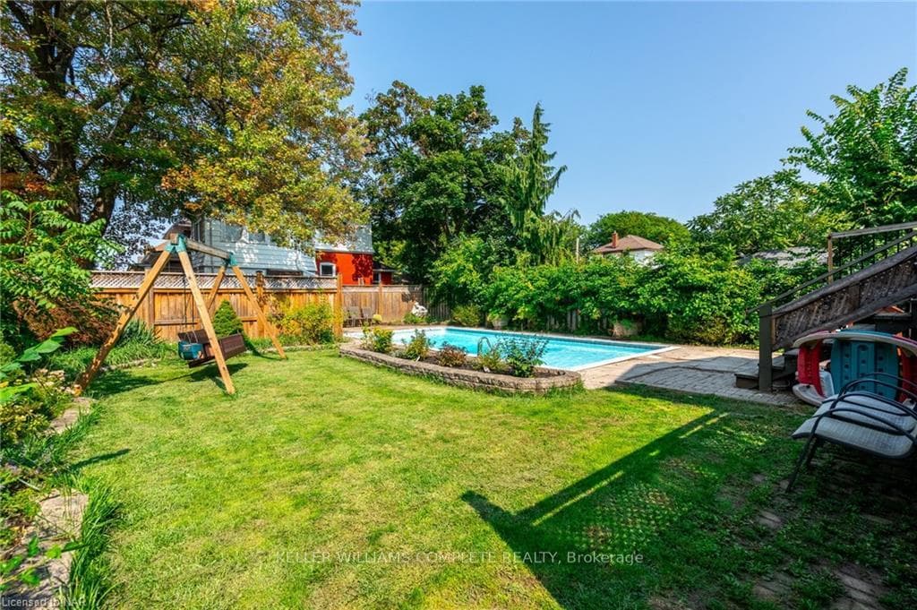 309 QUEENSTON Street photo 30