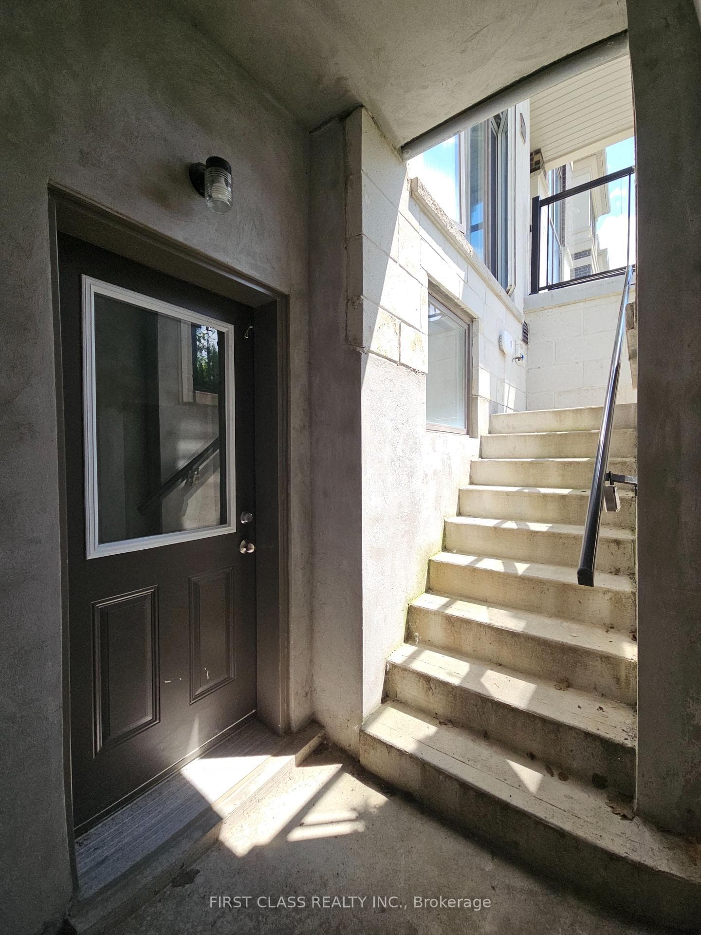 38 Wuhan Lane Unit #Lower photo 3
