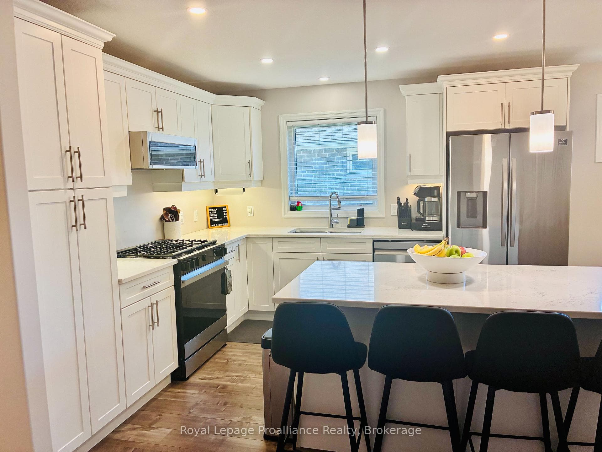 48 Mercedes Drive photo 7
