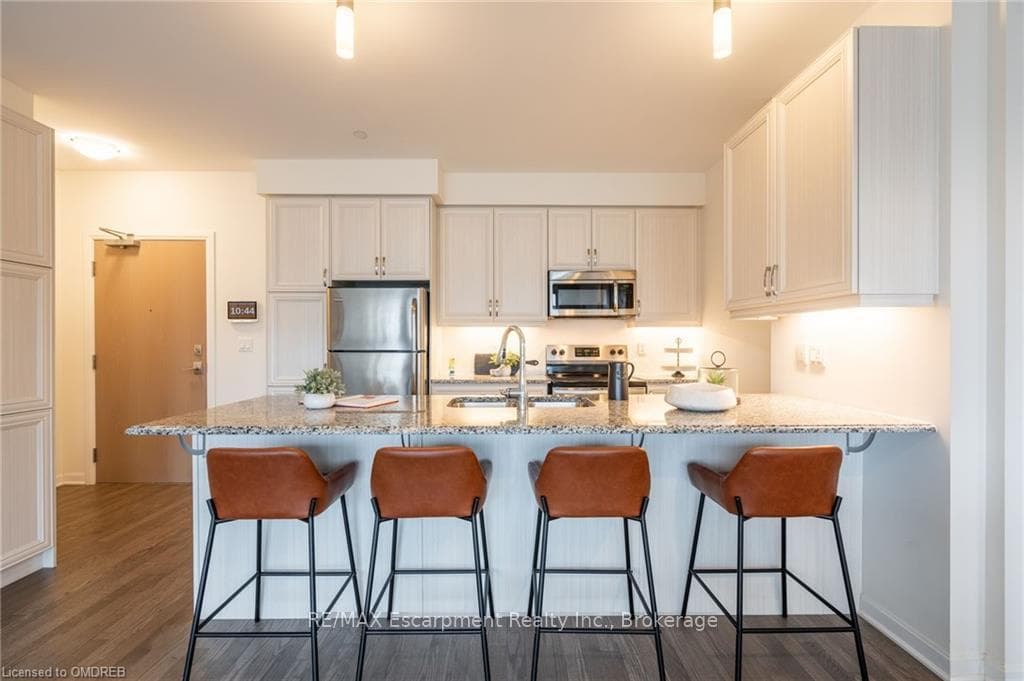3028 CREEKSHORE N/A Unit 301 photo 7