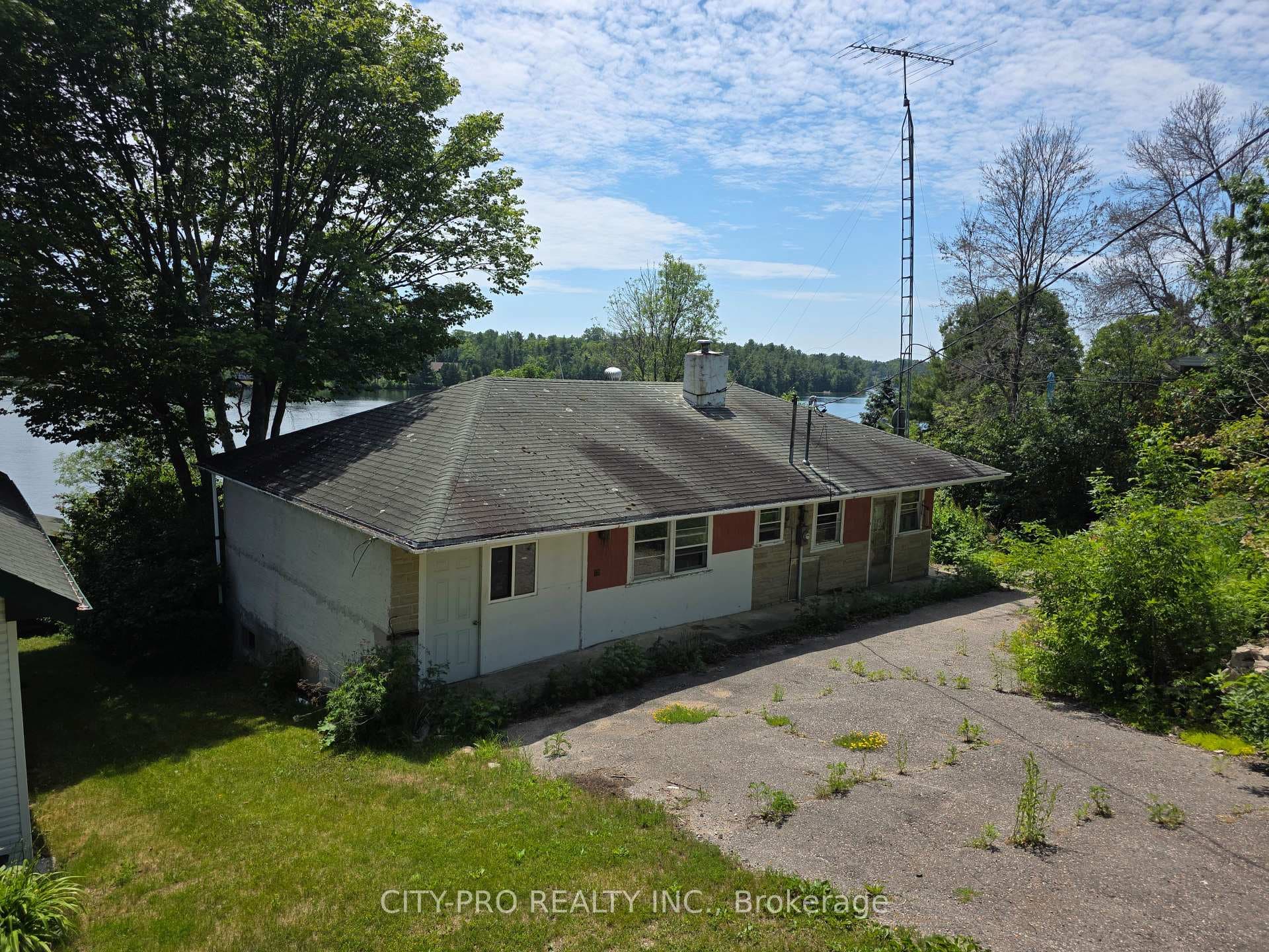 1075 Sunnyside Drive photo 4