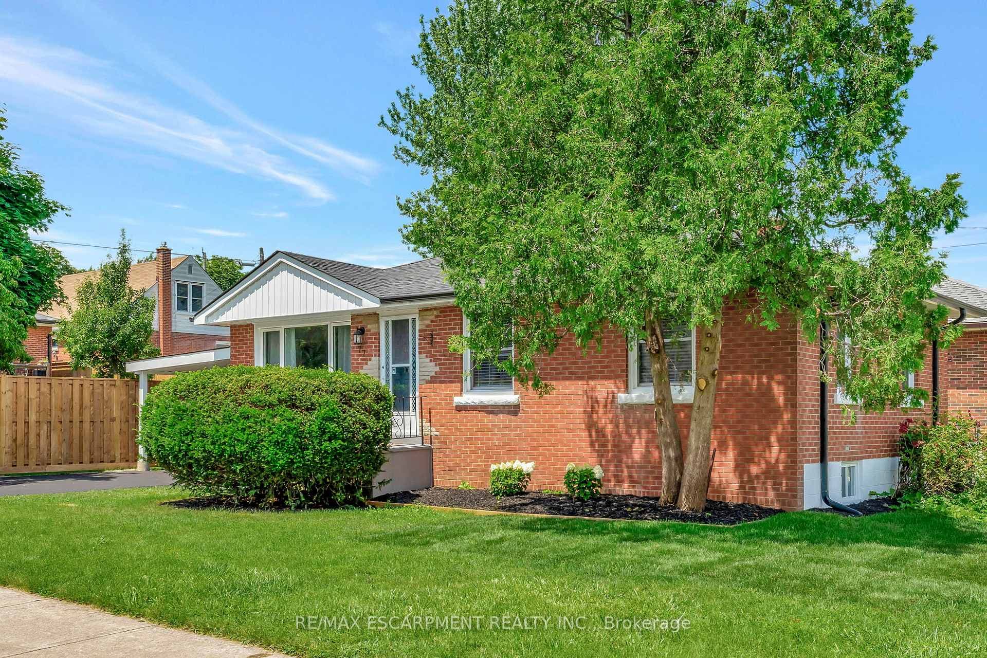77 Inchlee Drive photo 2