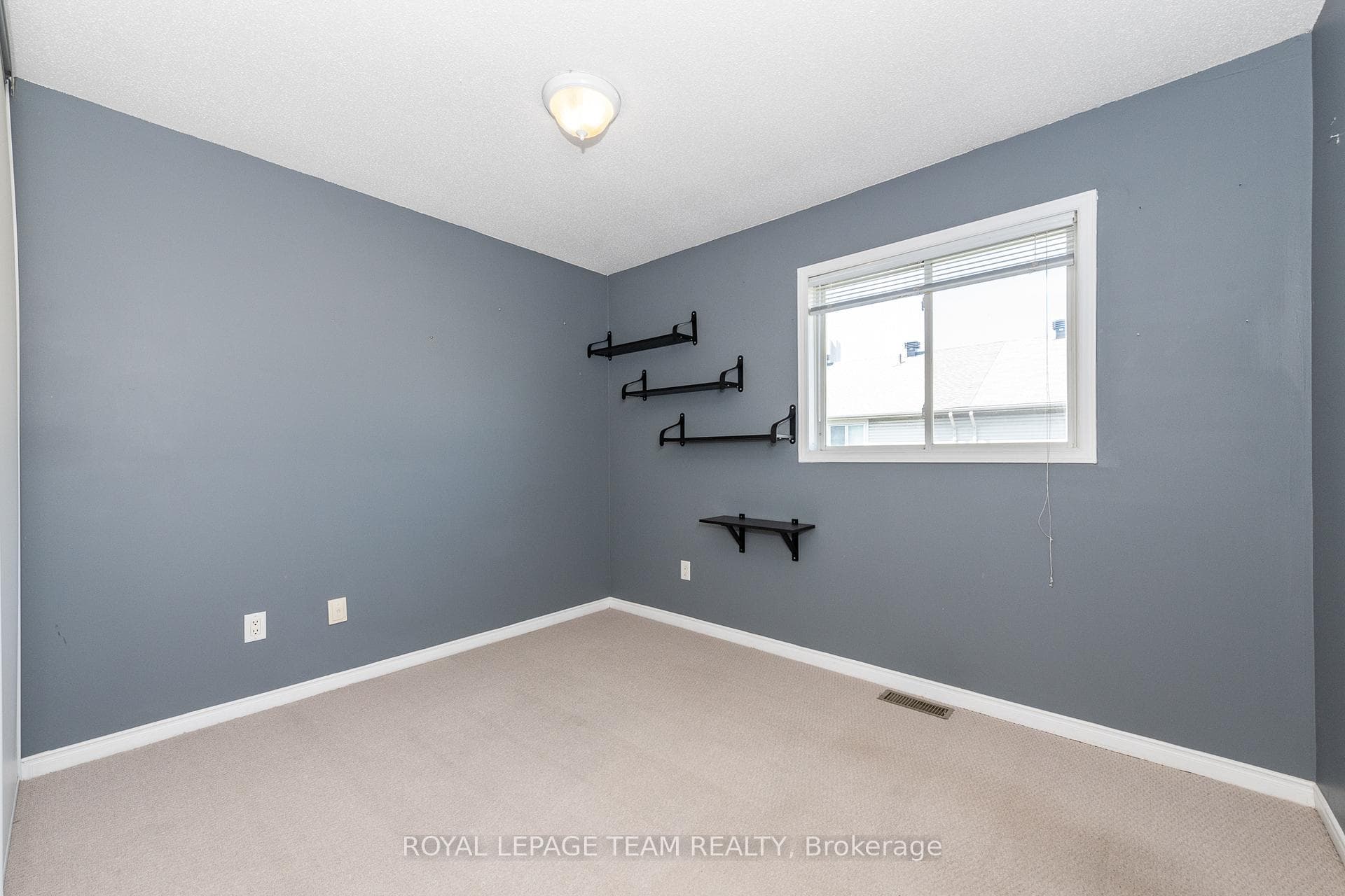 40 Manhattan Crescent photo 9