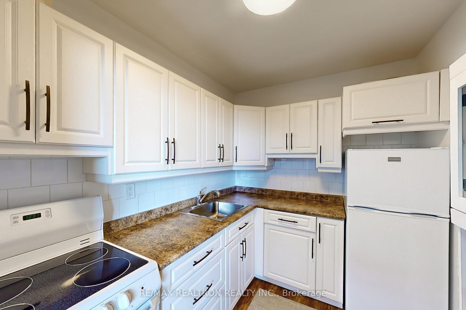 3145 Queen Frederica Drive Unit 1106 photo 9