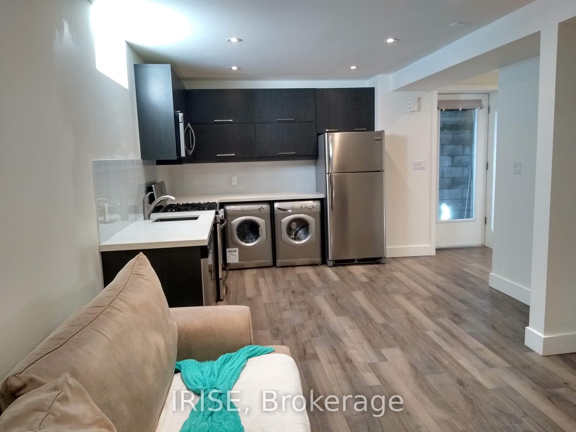 11 Donmore Avenue Unit Lower photo 3