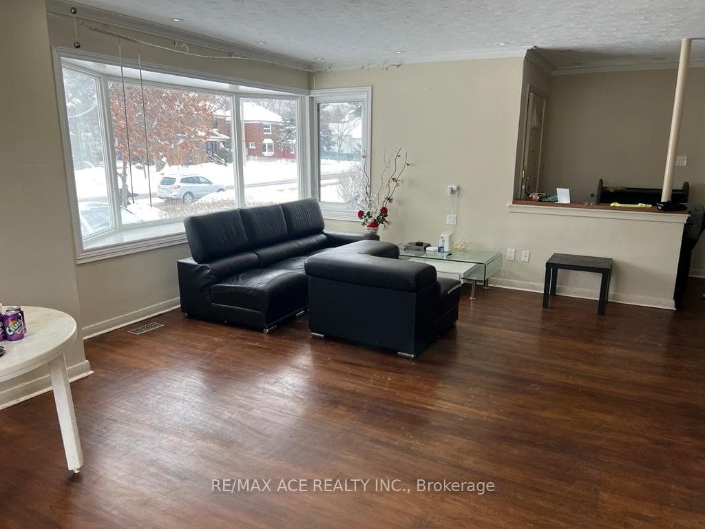 3689 St Clair Avenue Unit Main photo 5