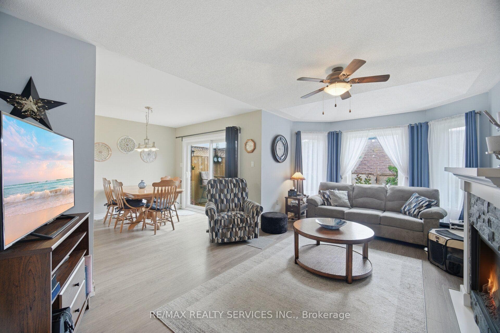 30 Henderson Crescent photo 8