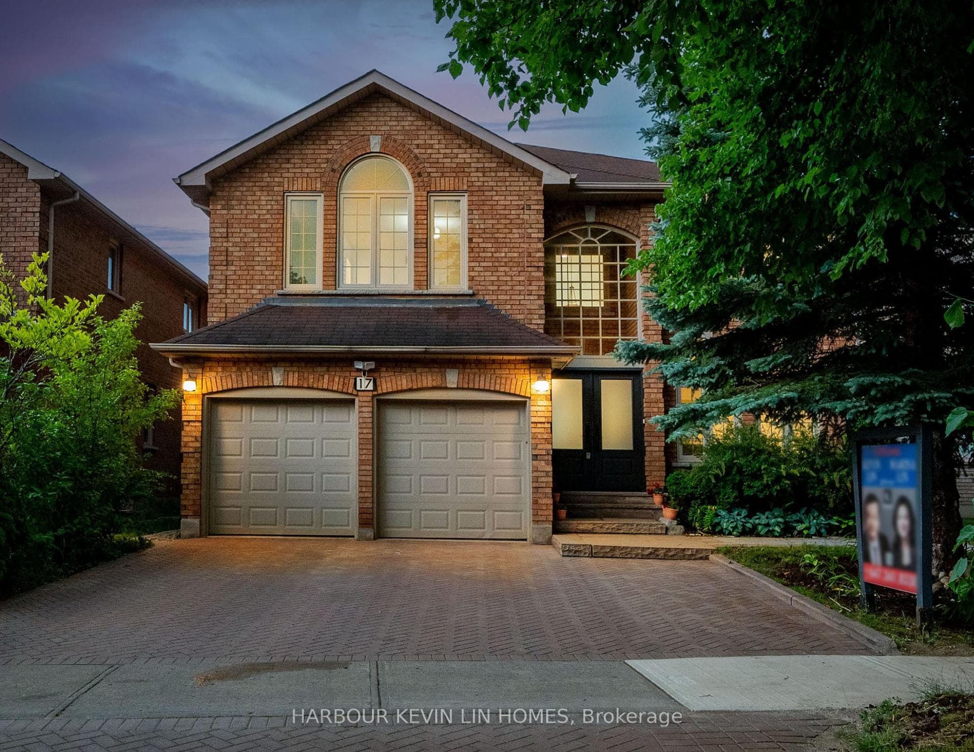 17 Lisa Crescent photo 1