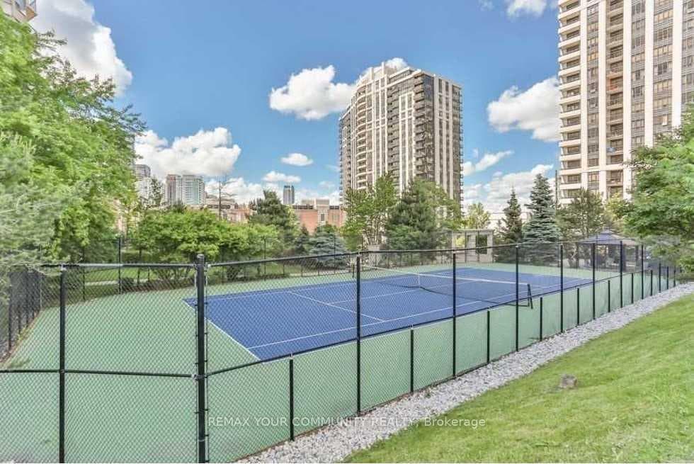 78 Harrison Garden Boulevard Unit 1814 photo 4