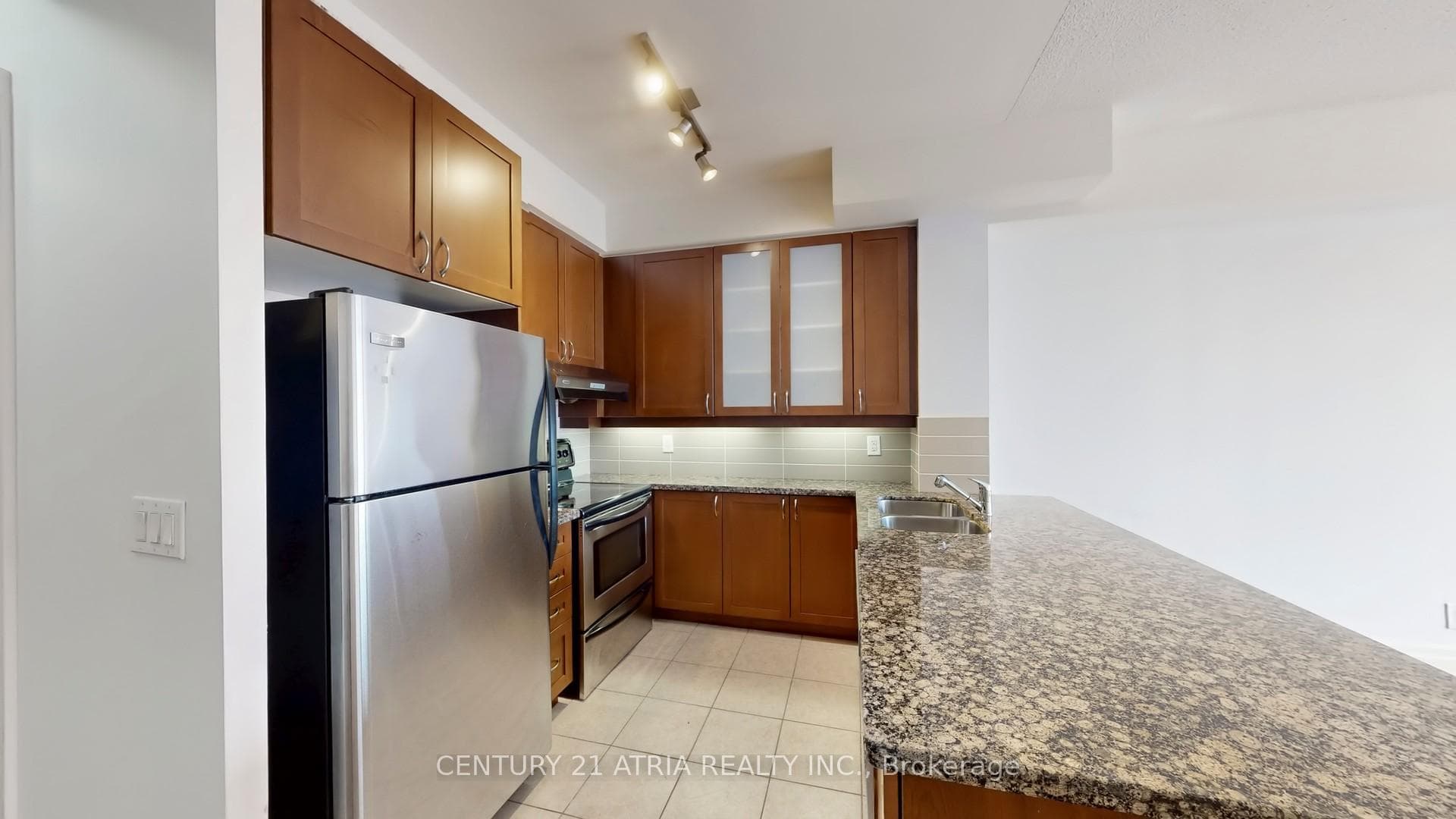 57 Upper Duke Crescent Unit 311D photo 20