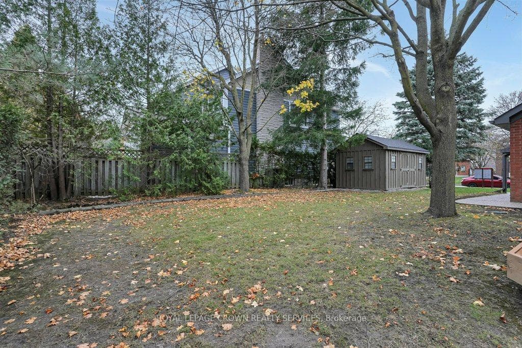 481 Regency Crescent photo 36