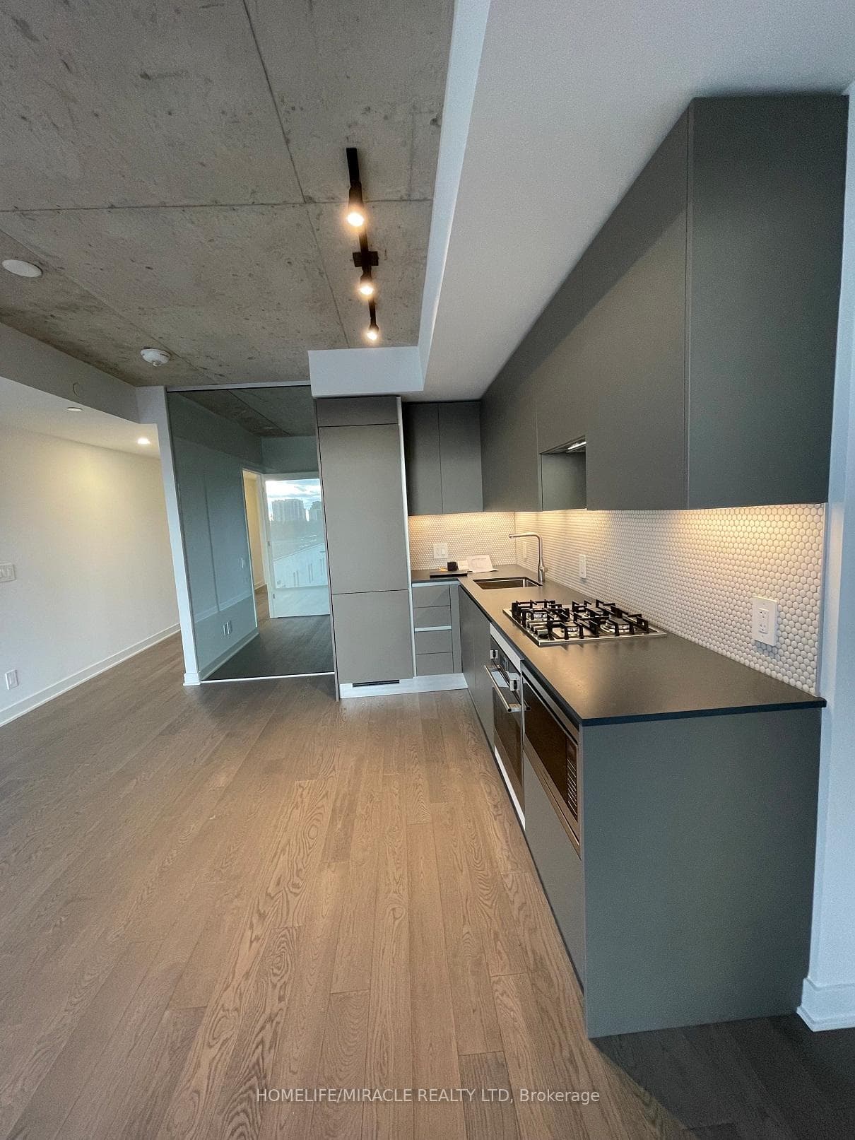 2720 Dundas Street Unit 502 photo 5