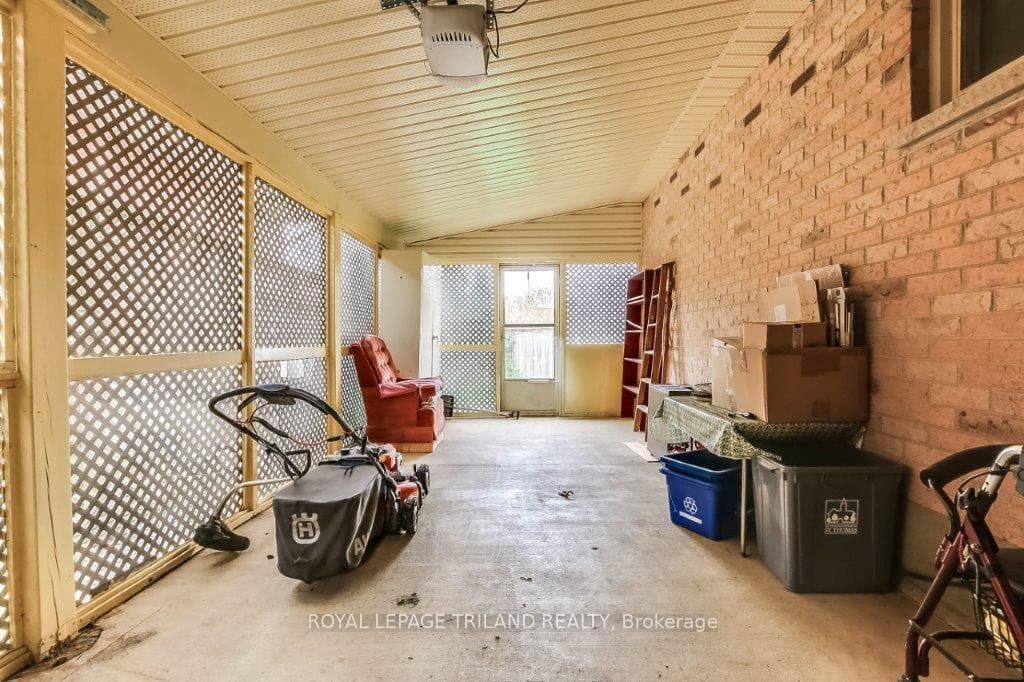7 Ripley Lane photo 23