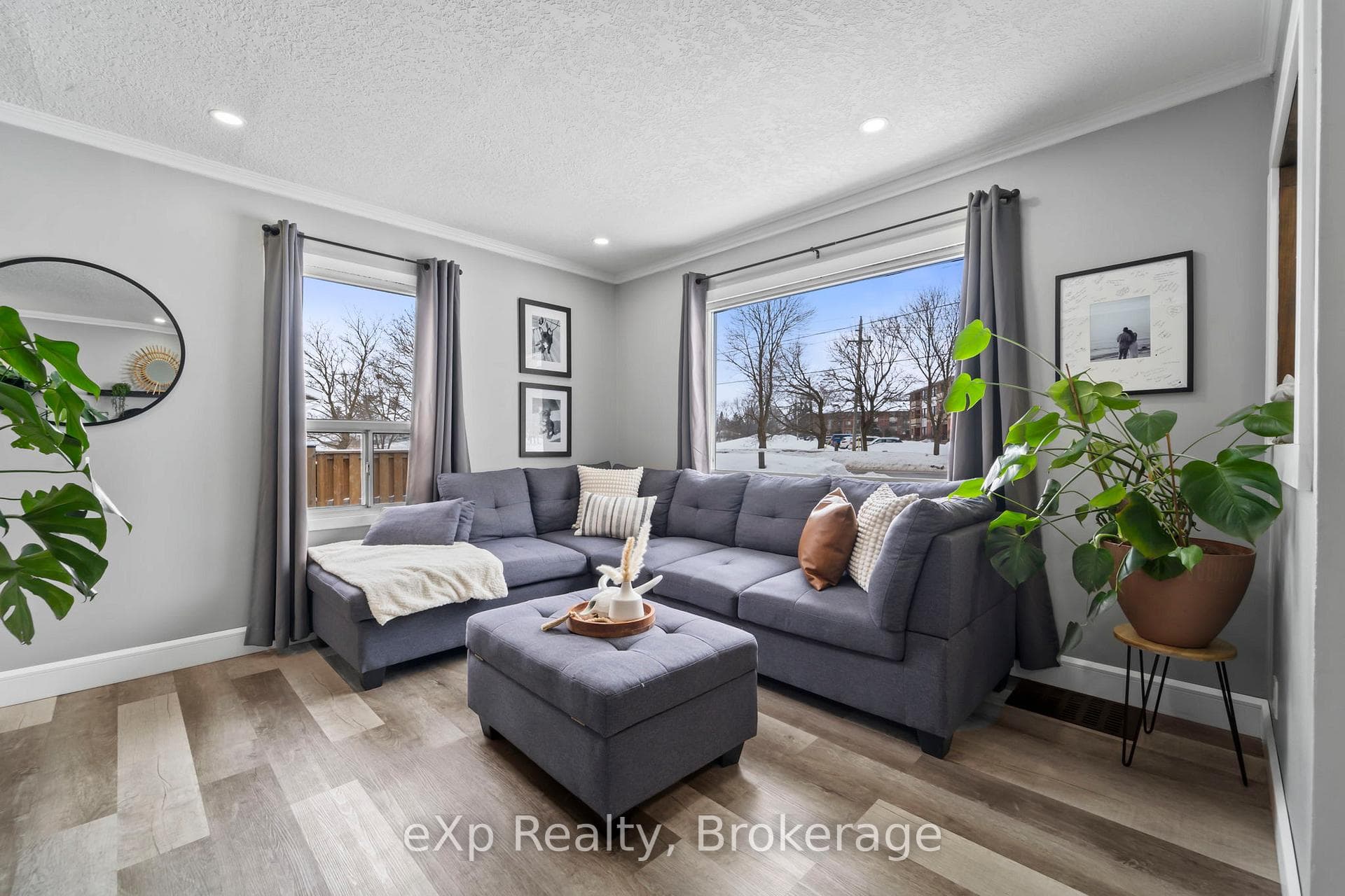 470 QUEEN Street photo 11
