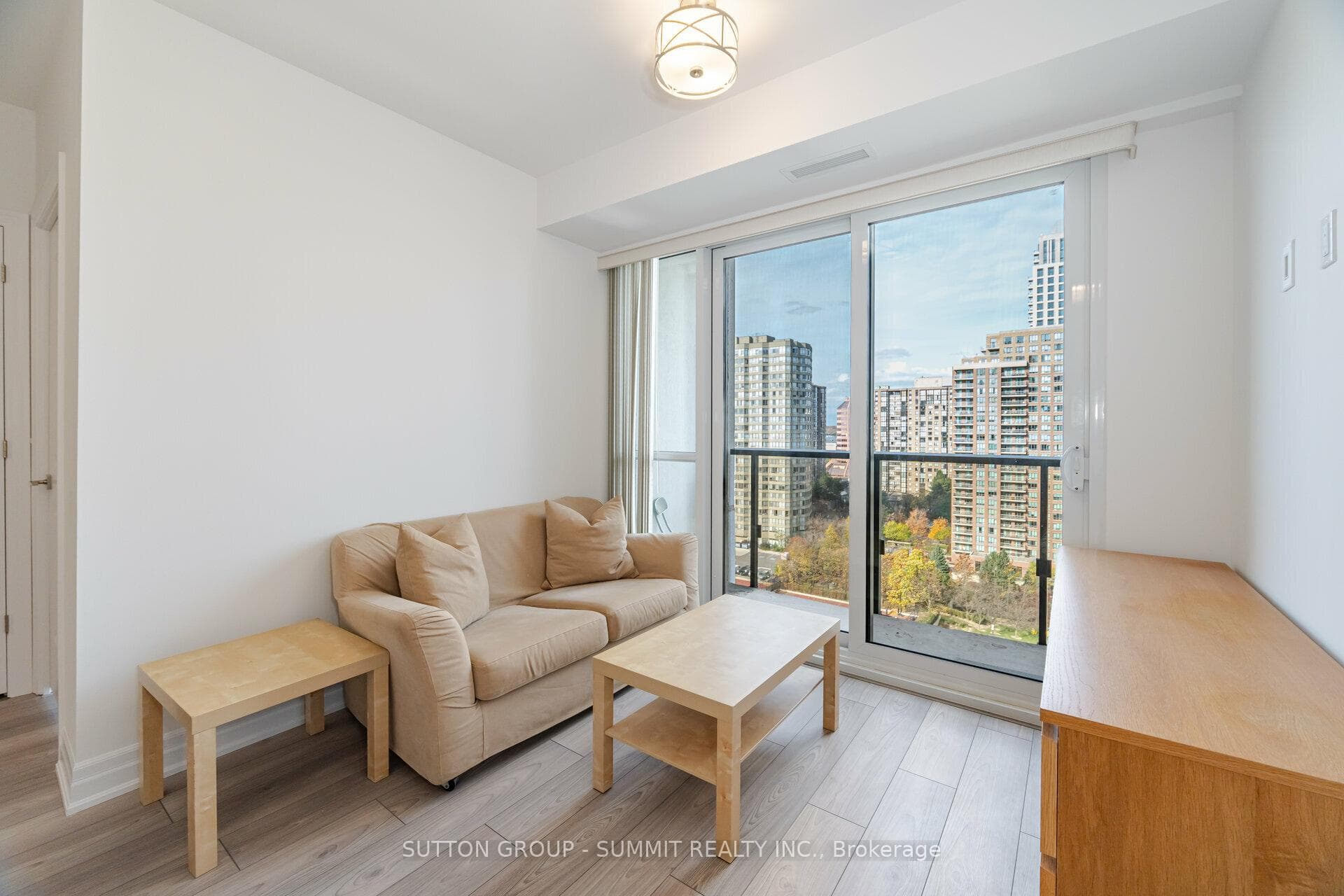 36 Elm Drive Unit 1510 photo 18