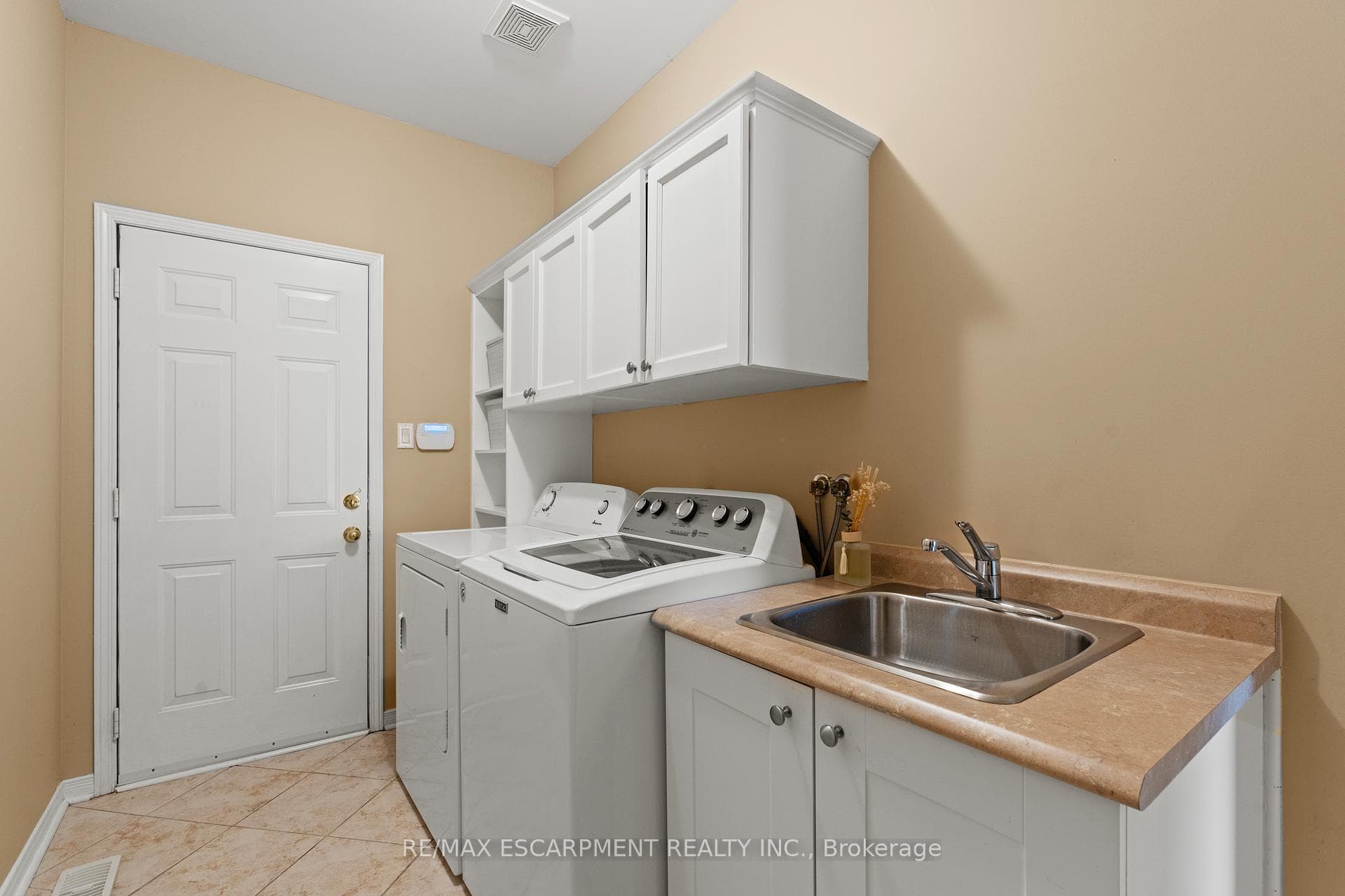 200 Miller Drive photo 32