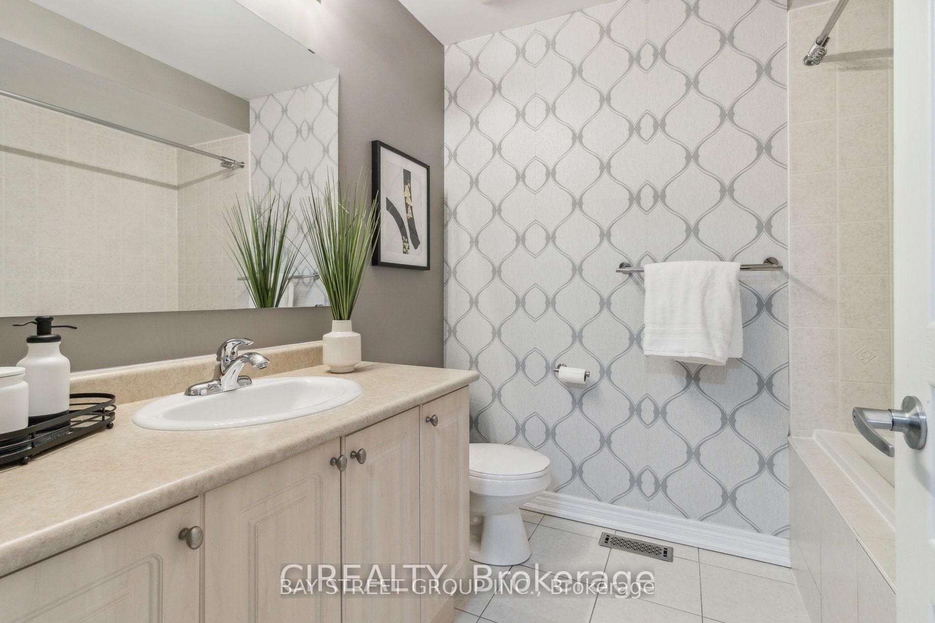 4 Thistle Avenue photo 17