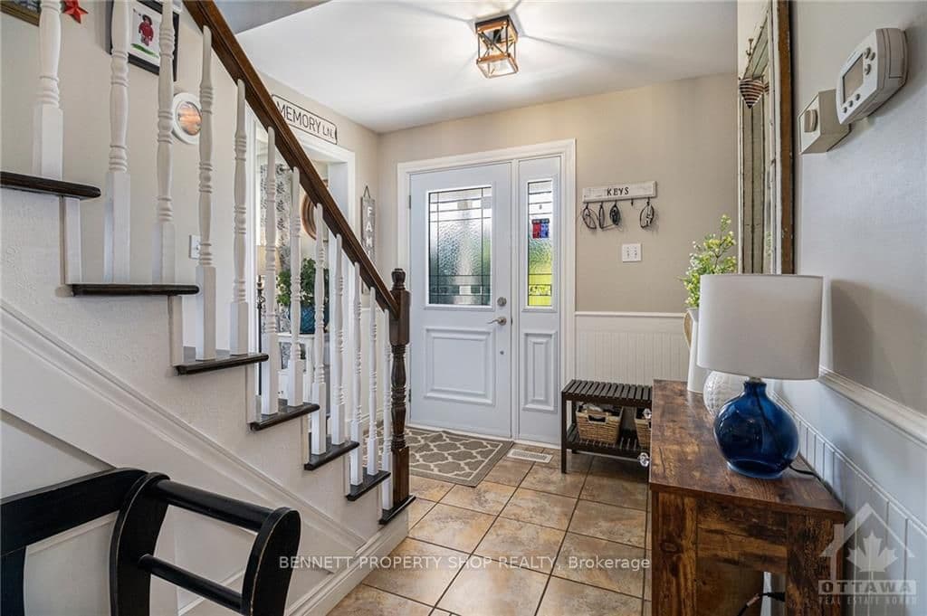 101 CORVINELLI Crescent photo 5
