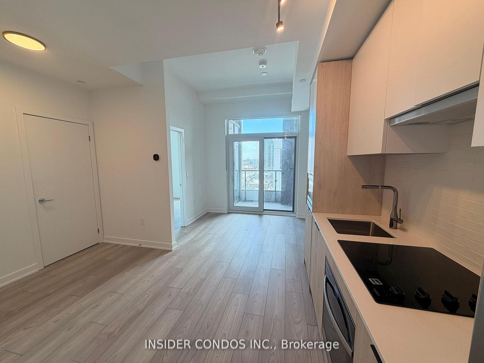 1007 The Queensway N/A Unit 1016 photo 4