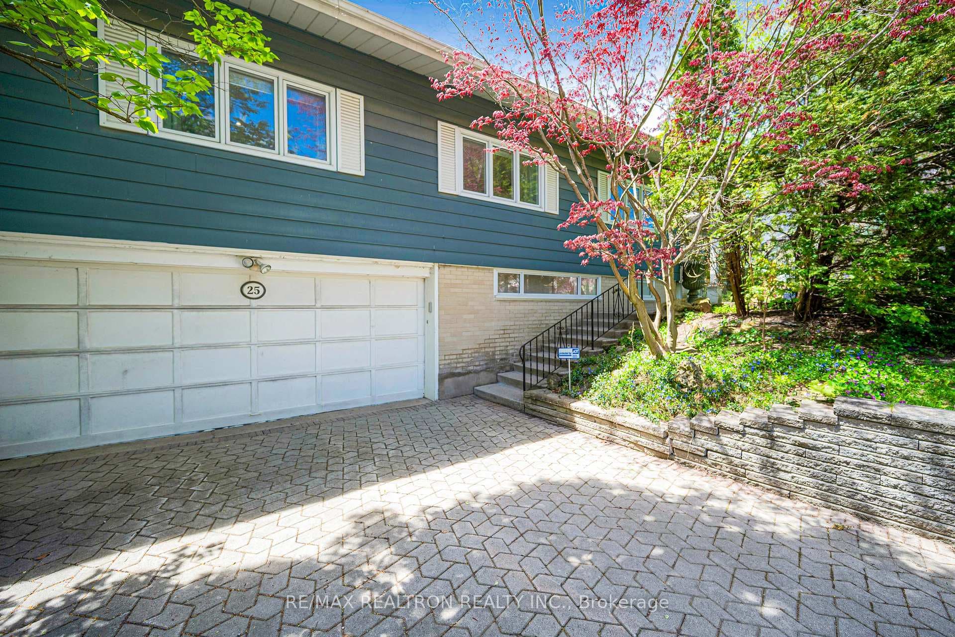 25 Vernham Court photo 2