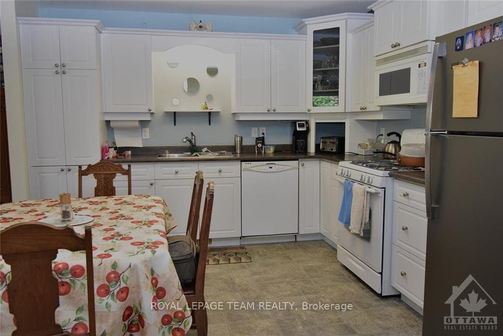 5528 MEADOWBROOK Drive photo 6