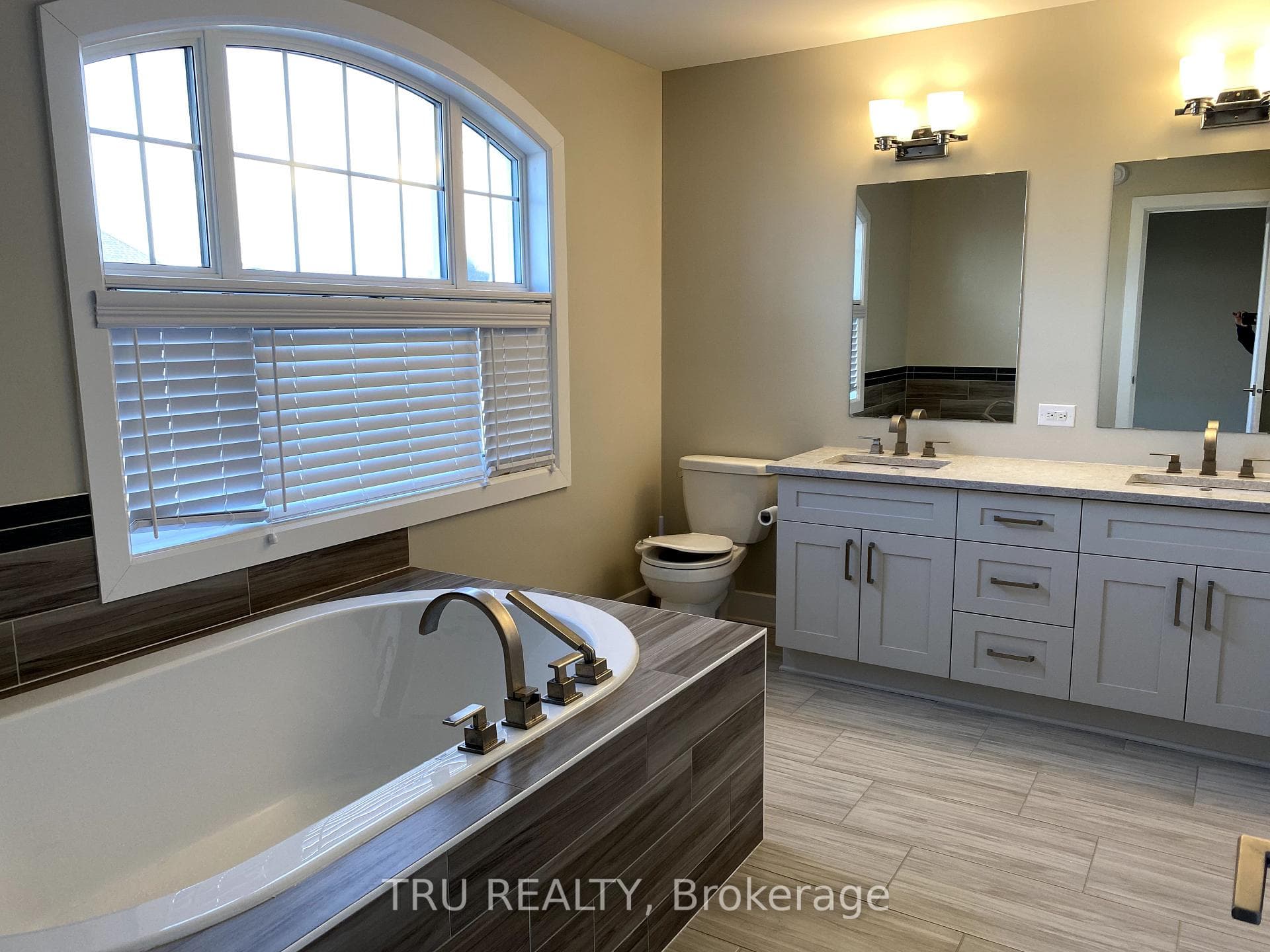 2083 HELENE CAMPBELL Road photo 23