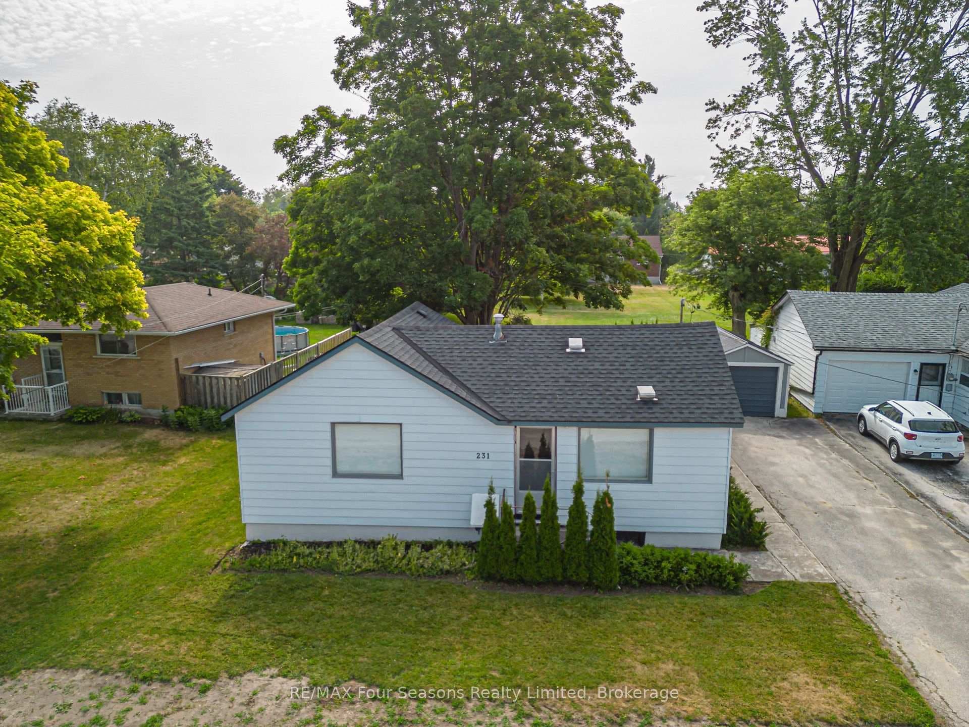 231 Superior Street photo 38