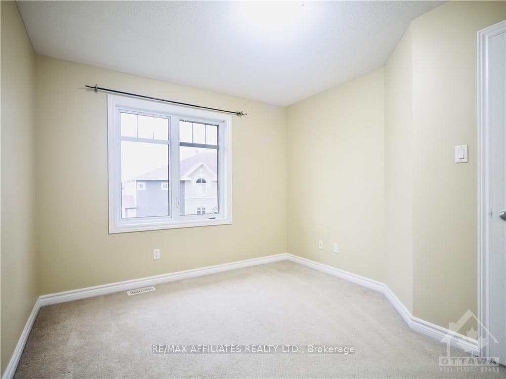 310 TOURMALINE Crescent photo 16