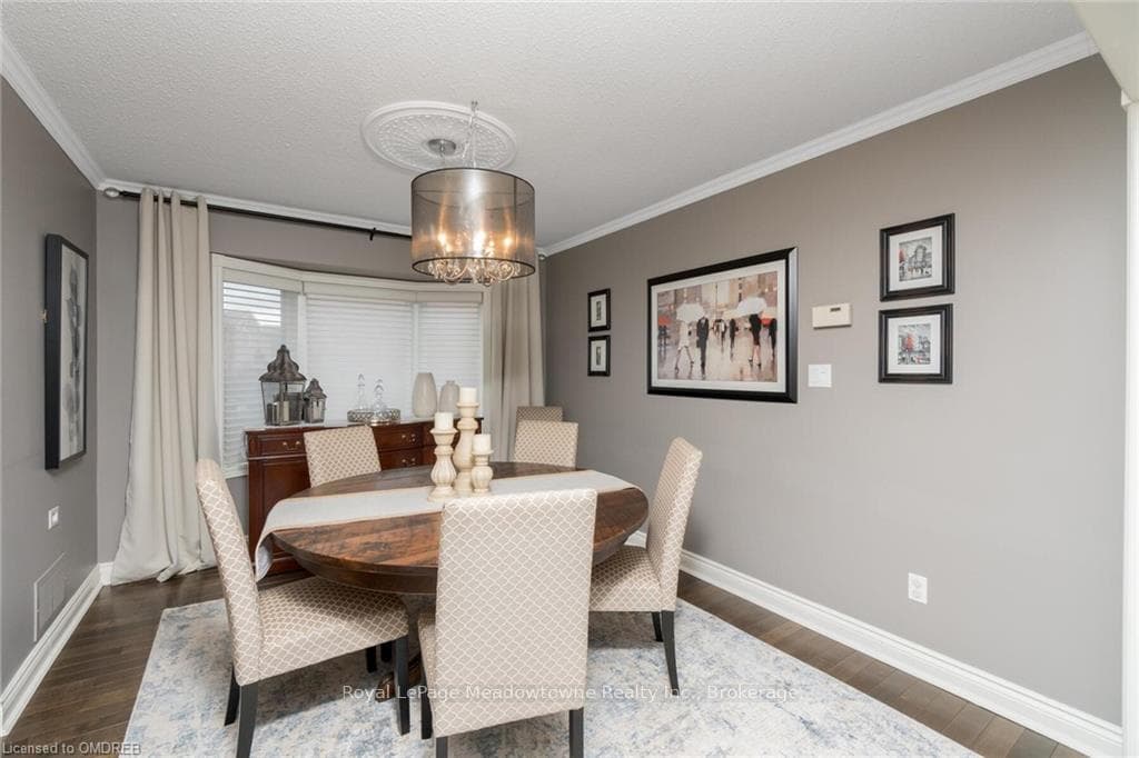 11 FENFLOWER Court photo 13