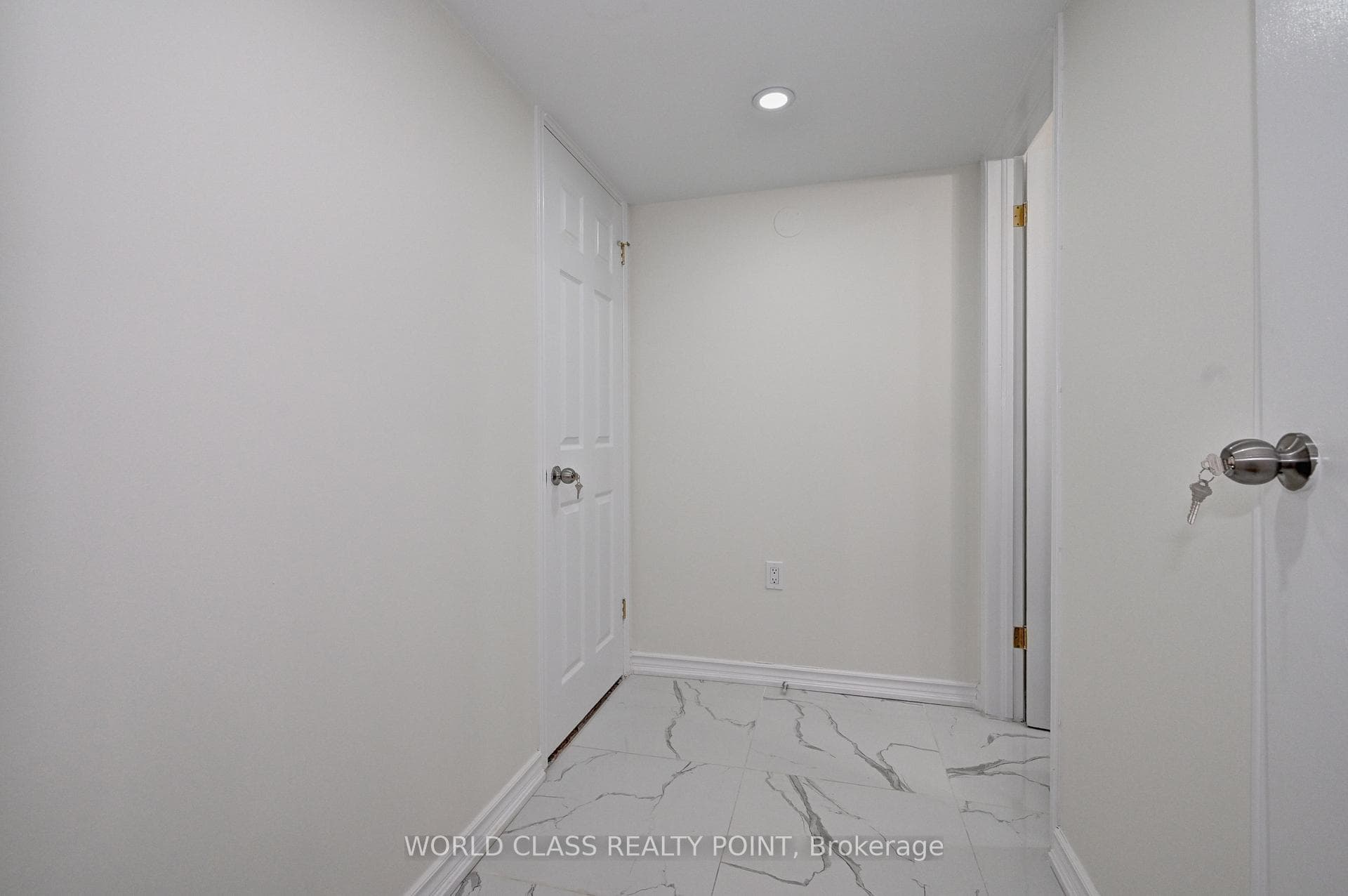 306 Benesfort Crescent photo 32