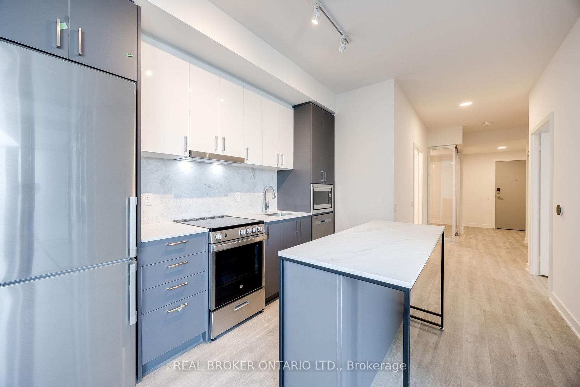 30 Upper Mall Way Unit 520 photo 6