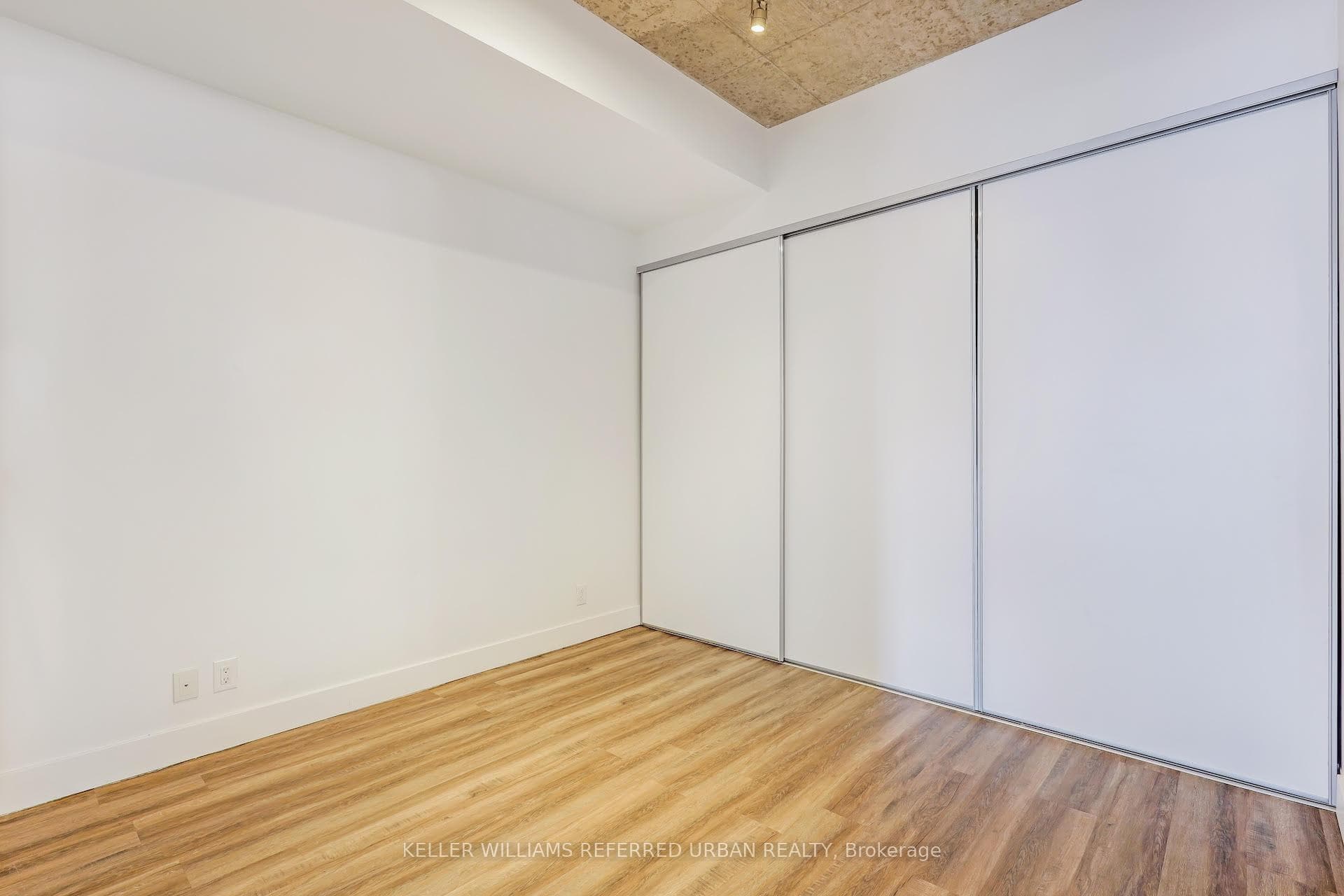 399 Adelaide Street Unit 814 photo 12