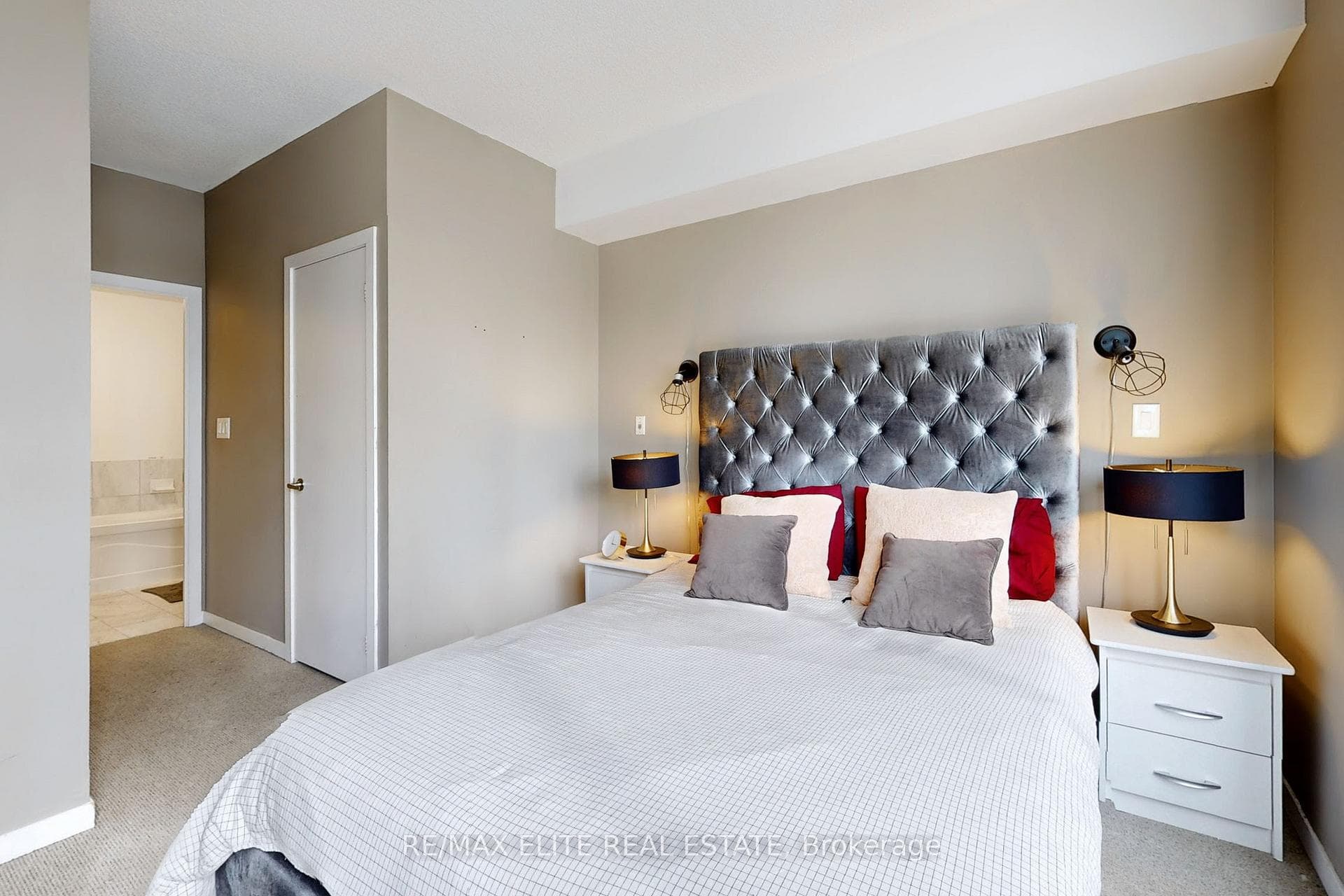65 Bremner Boulevard Unit 2208 photo 18