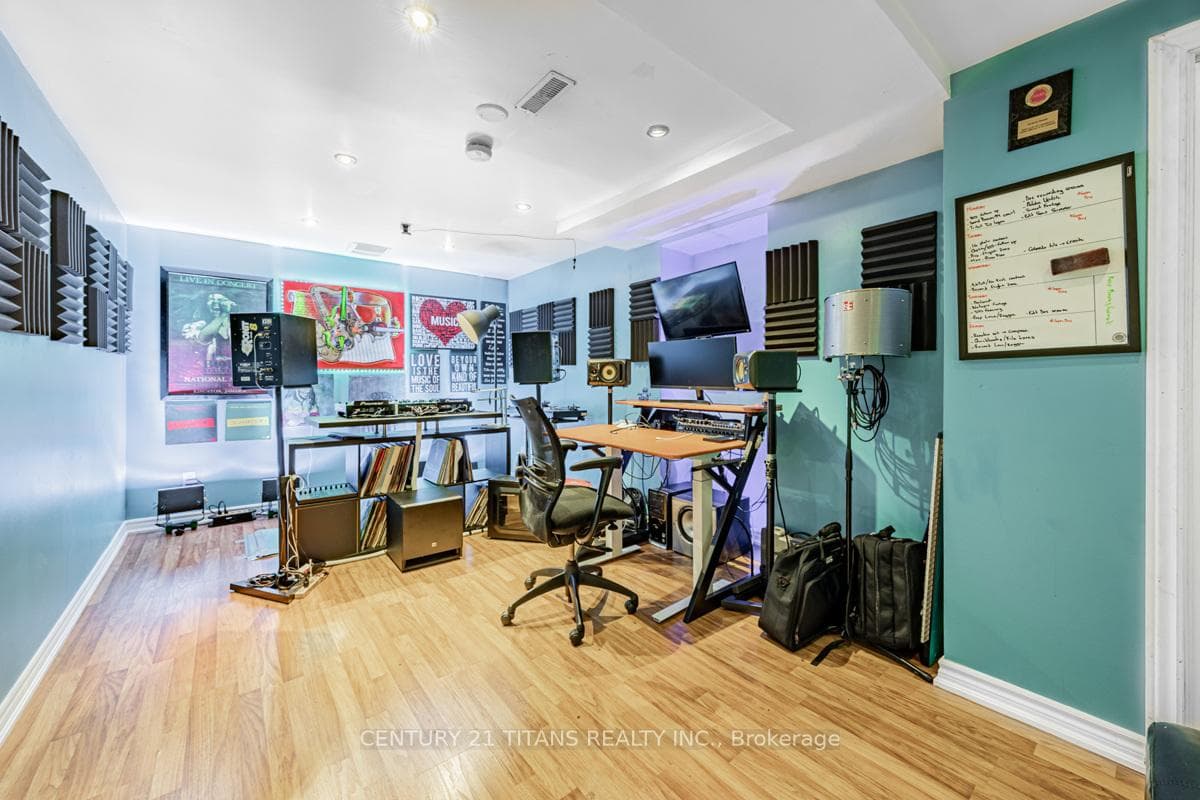 52 Blacktoft Drive photo 33
