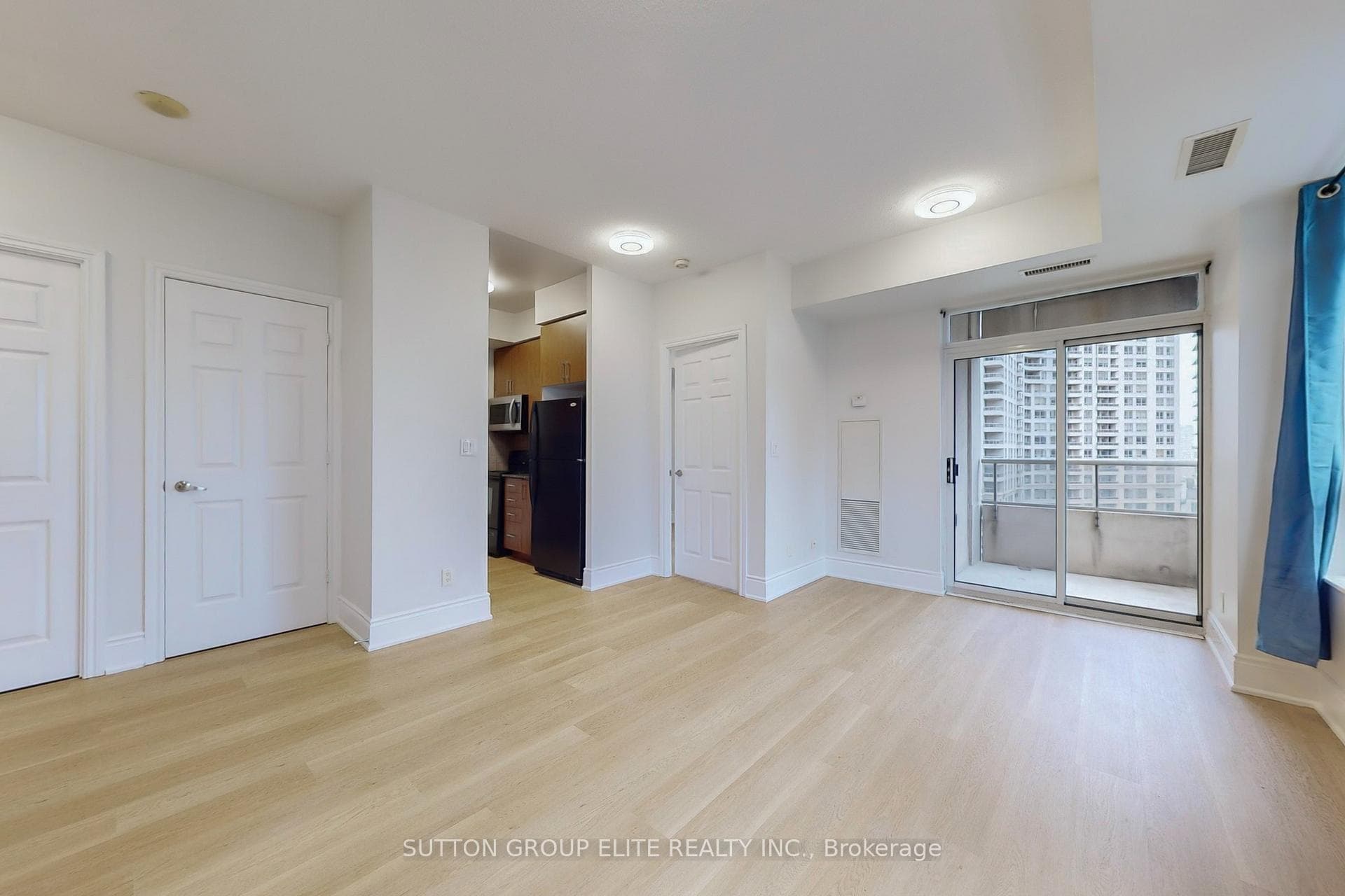 310 Burnhamthorpe Road Unit 1511 photo 8