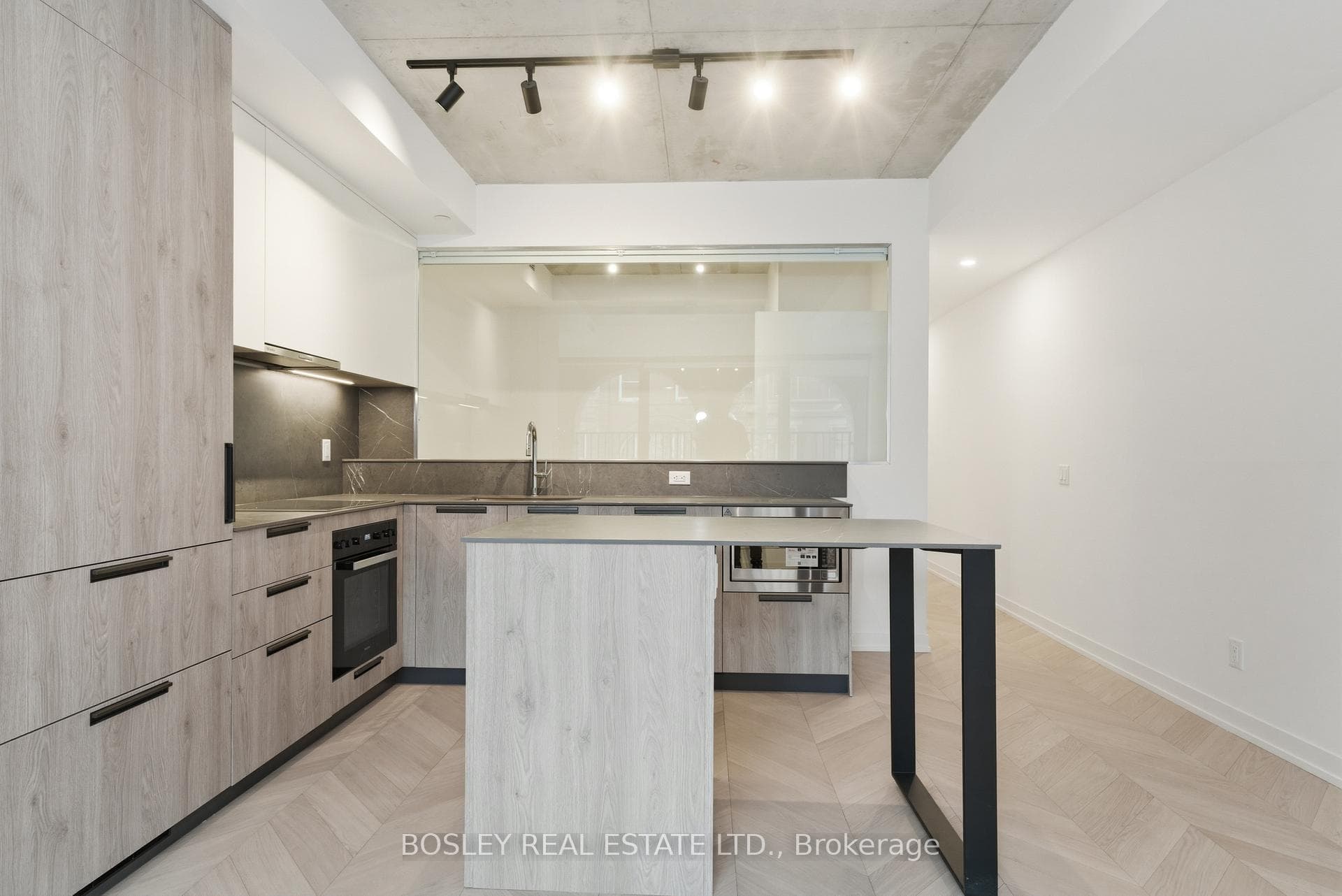 761 Queen Street Unit 204 photo 6