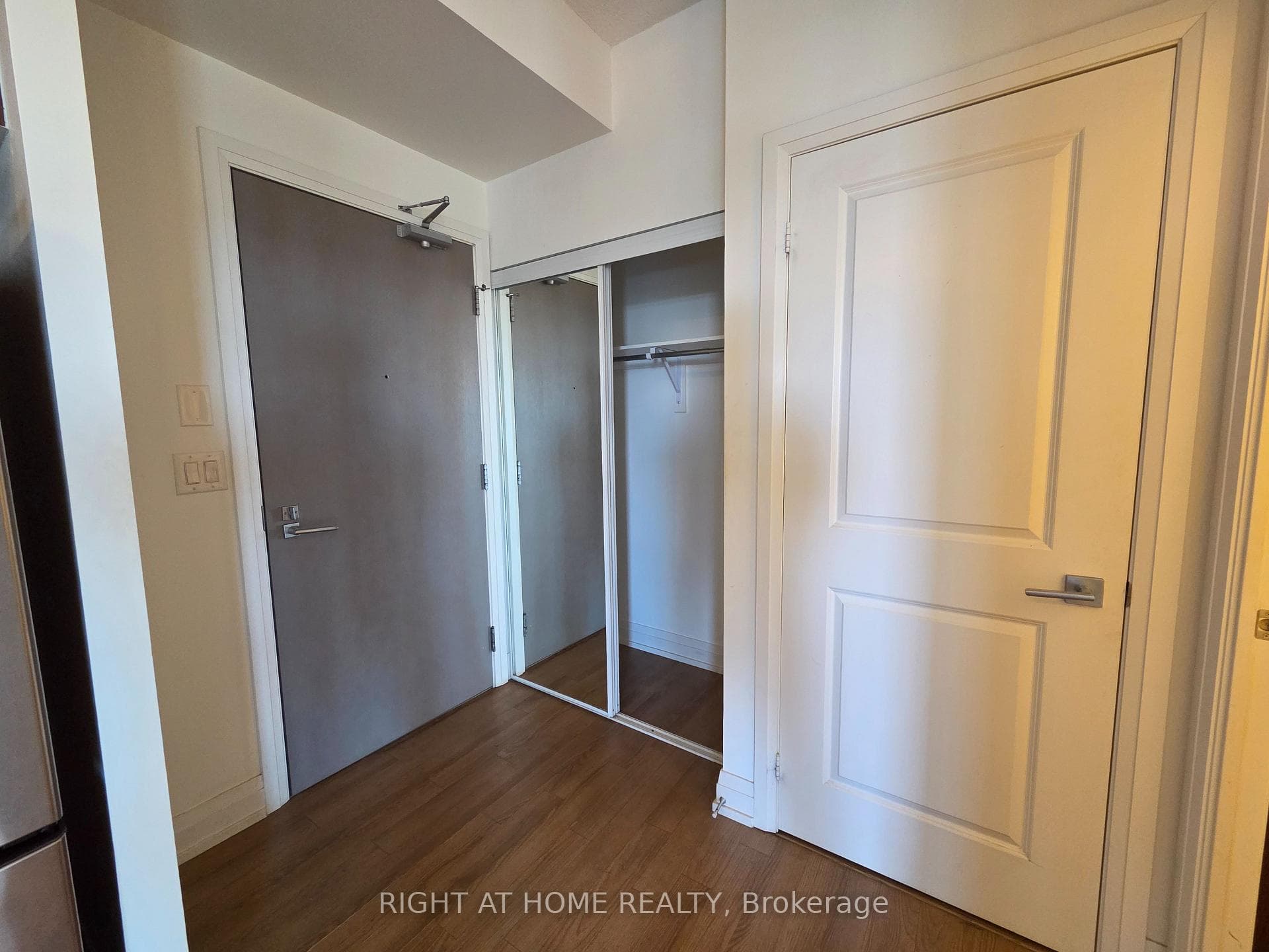 7165 Yonge Street Unit 1606 photo 10