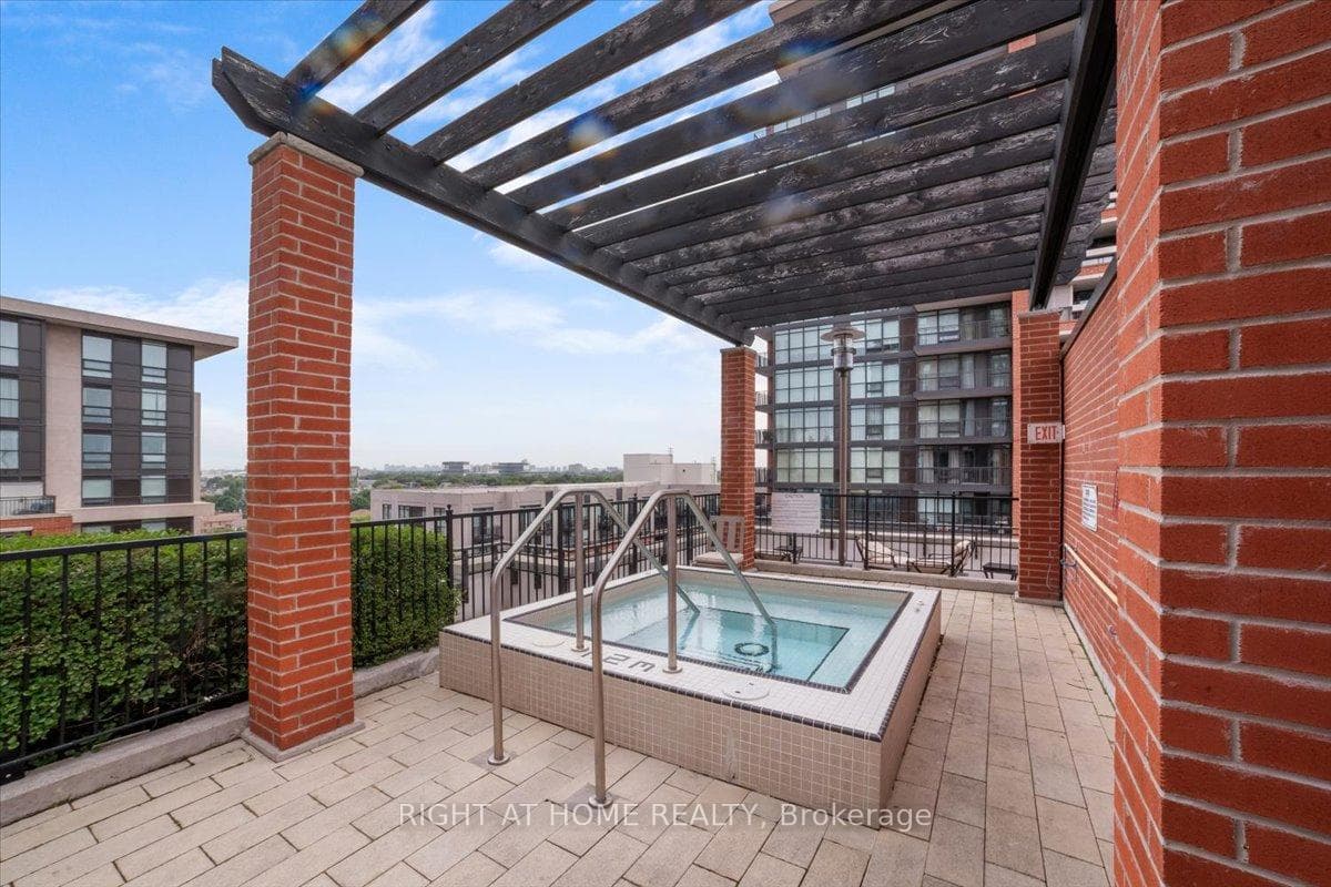830 Lawrence Avenue Unit 537 photo 20