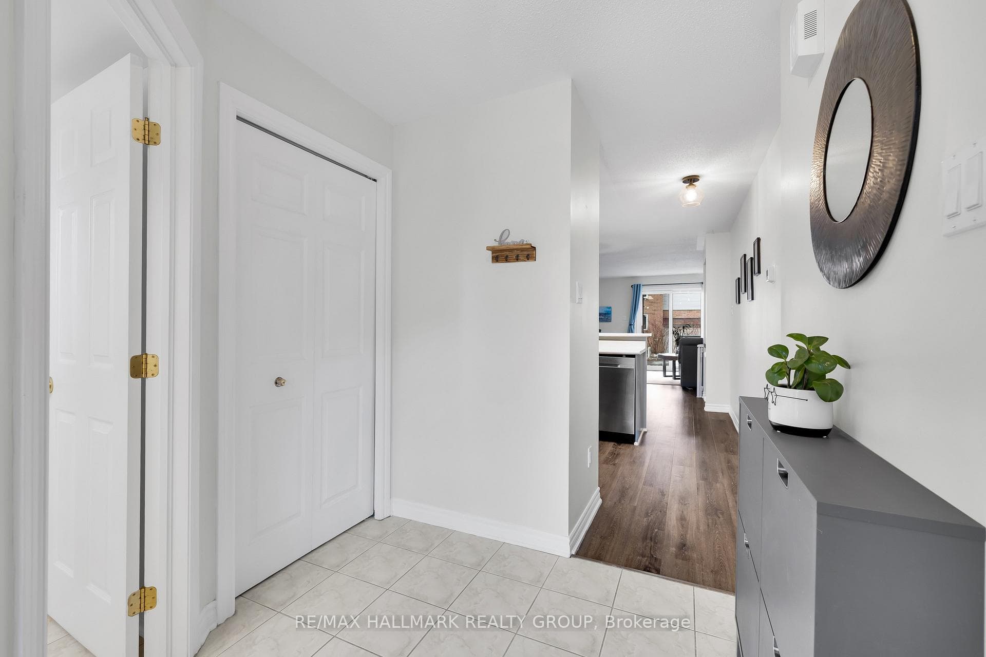 1344 Guthrie Street photo 2