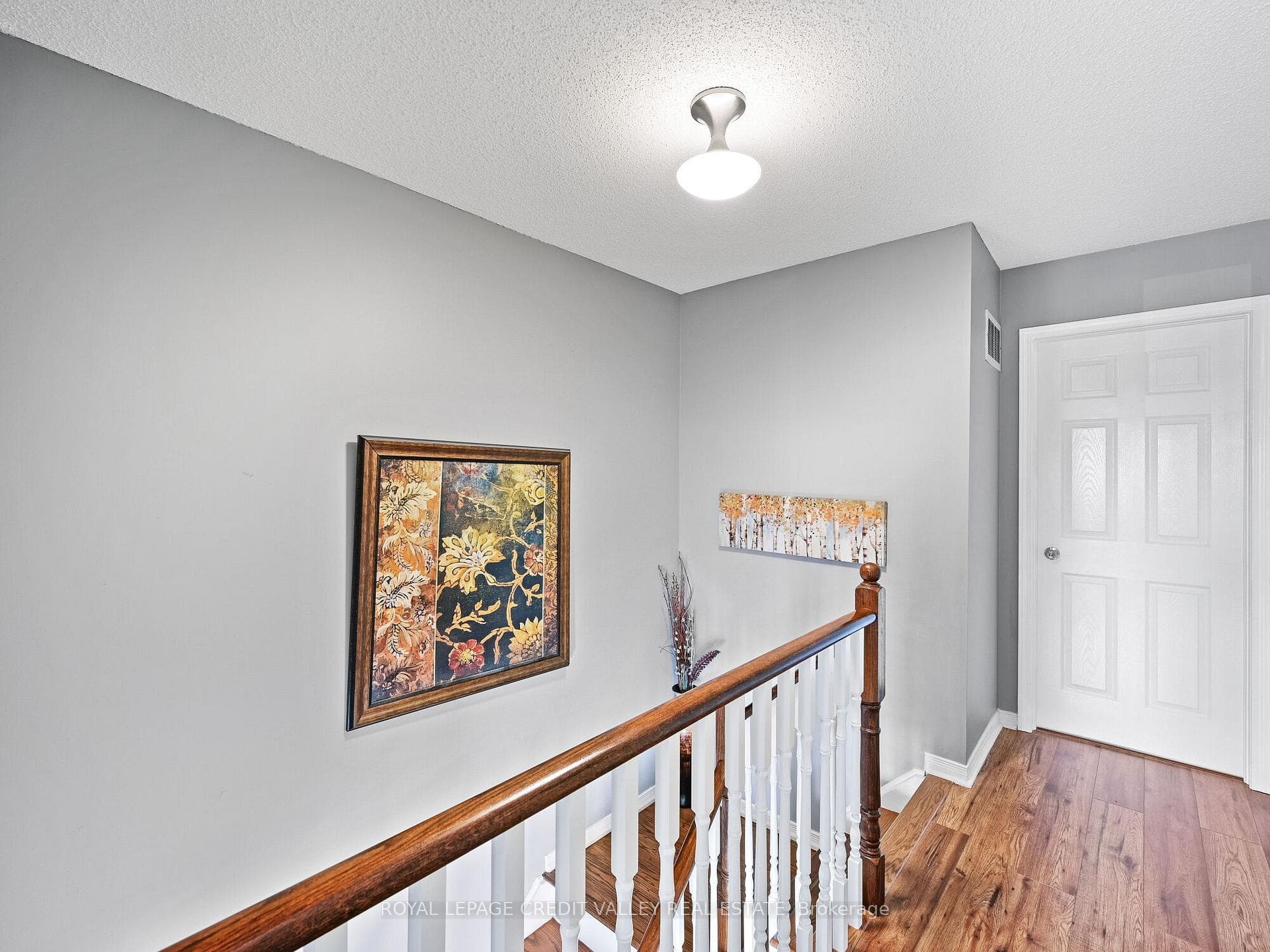 128 Twin Pines Crescent photo 32