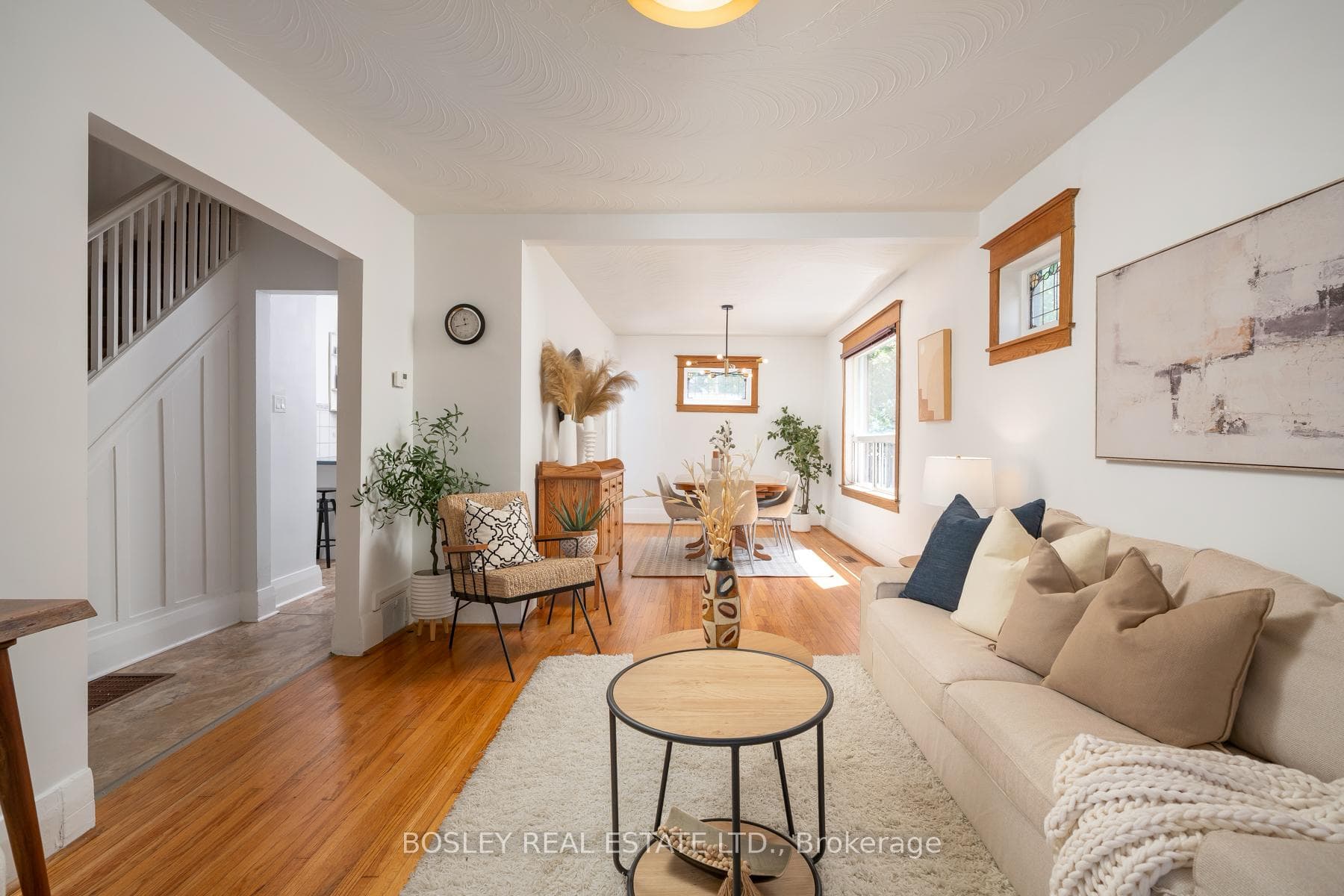 129 Linsmore Crescent photo 8